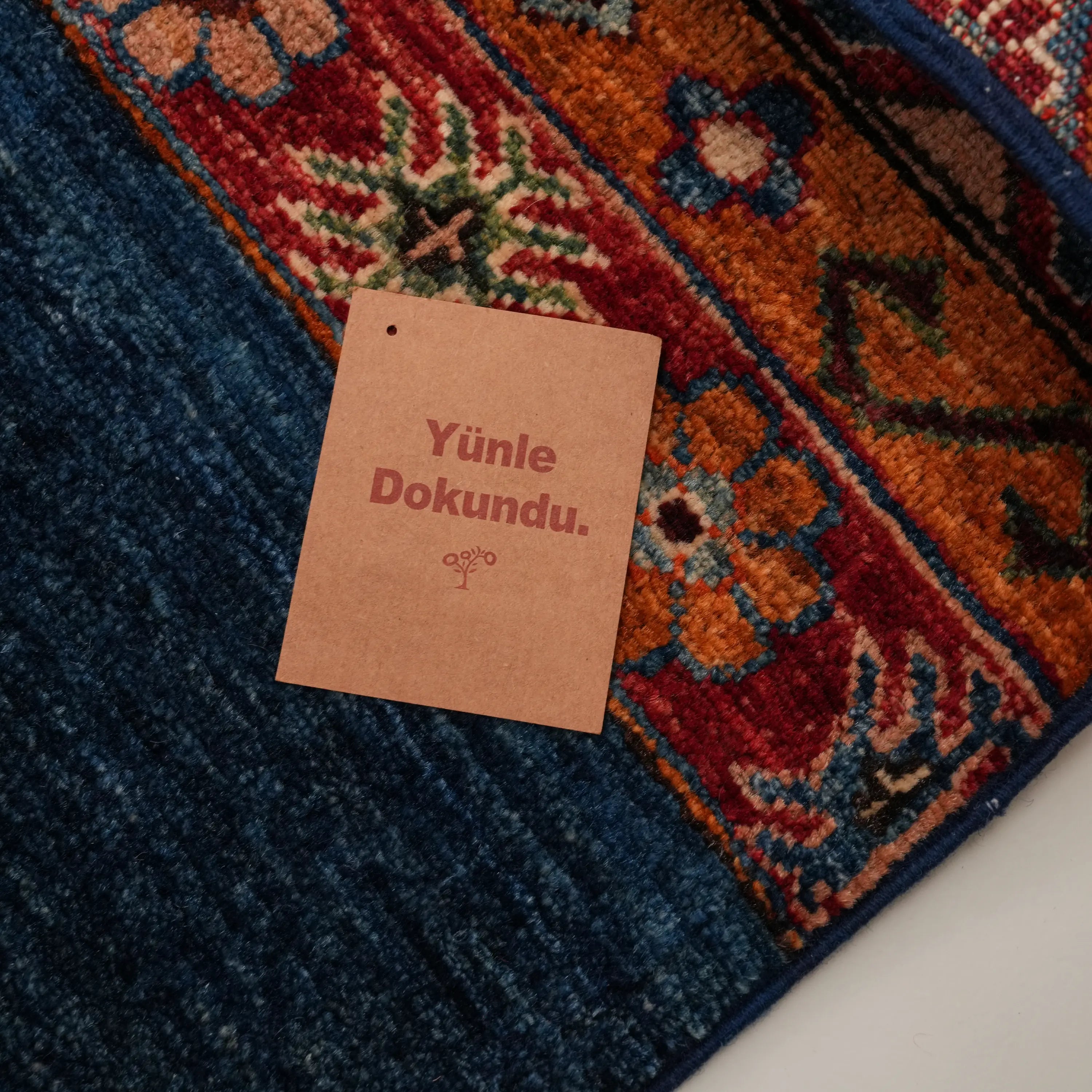 Pinhan Serisi El Dokuma Anadolu Desenli Mavi Halı