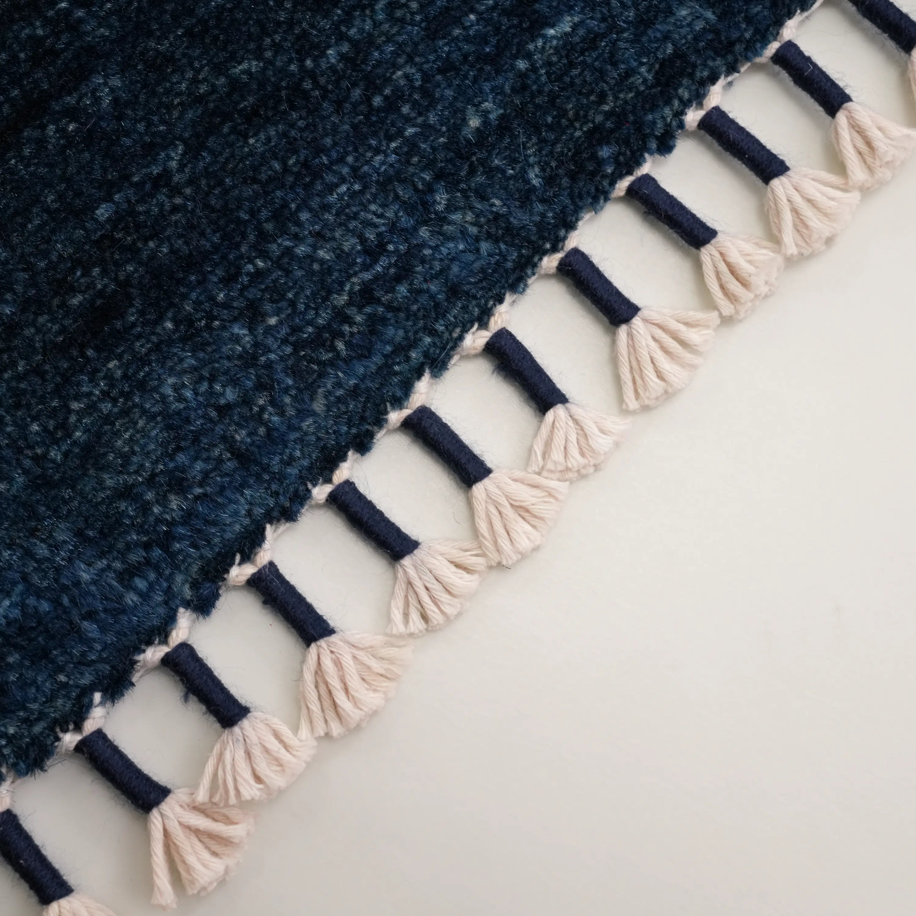 Pinhan Serisi El Dokuma Anadolu Desenli Mavi Halı