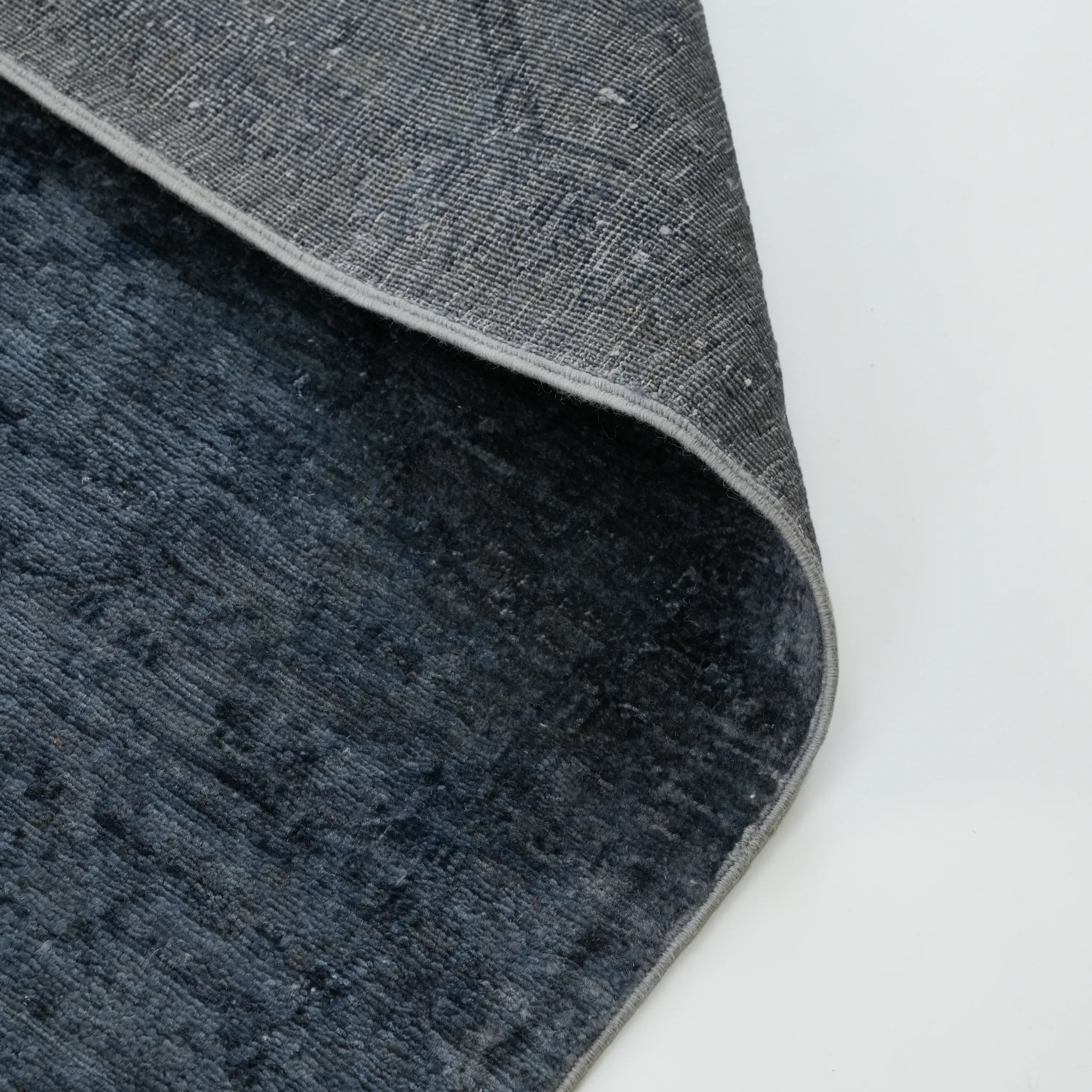 Retro Series Handwoven Vintage Pattern Anthracite Wool Rug
