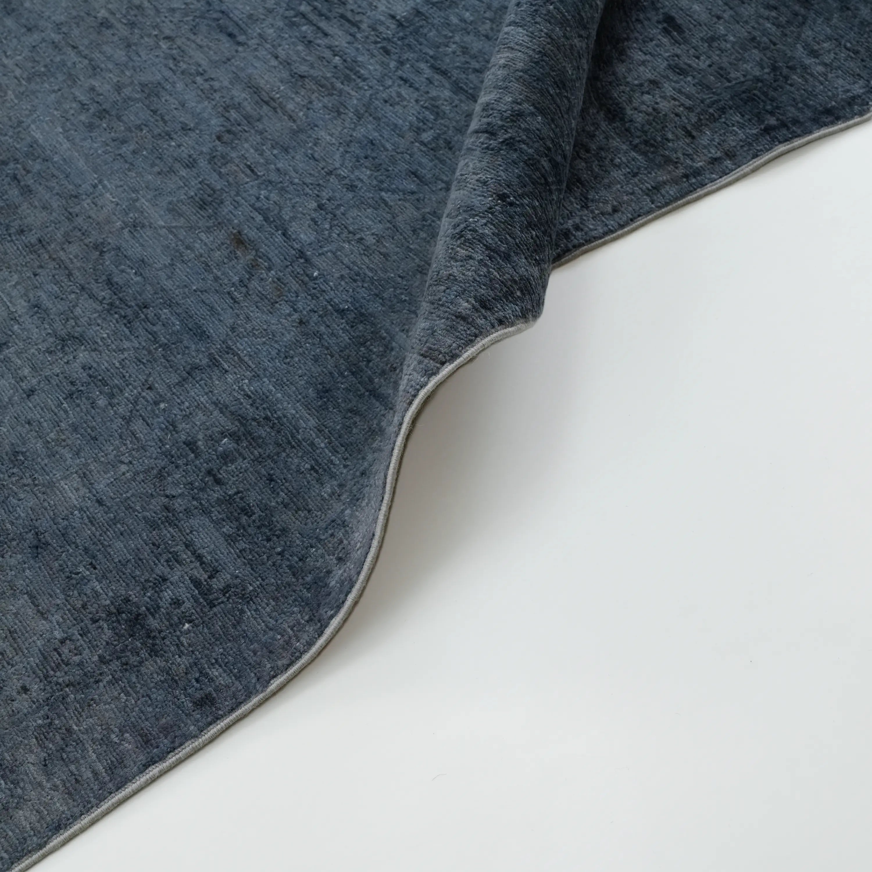 Retro Series Handwoven Vintage Pattern Anthracite Wool Rug