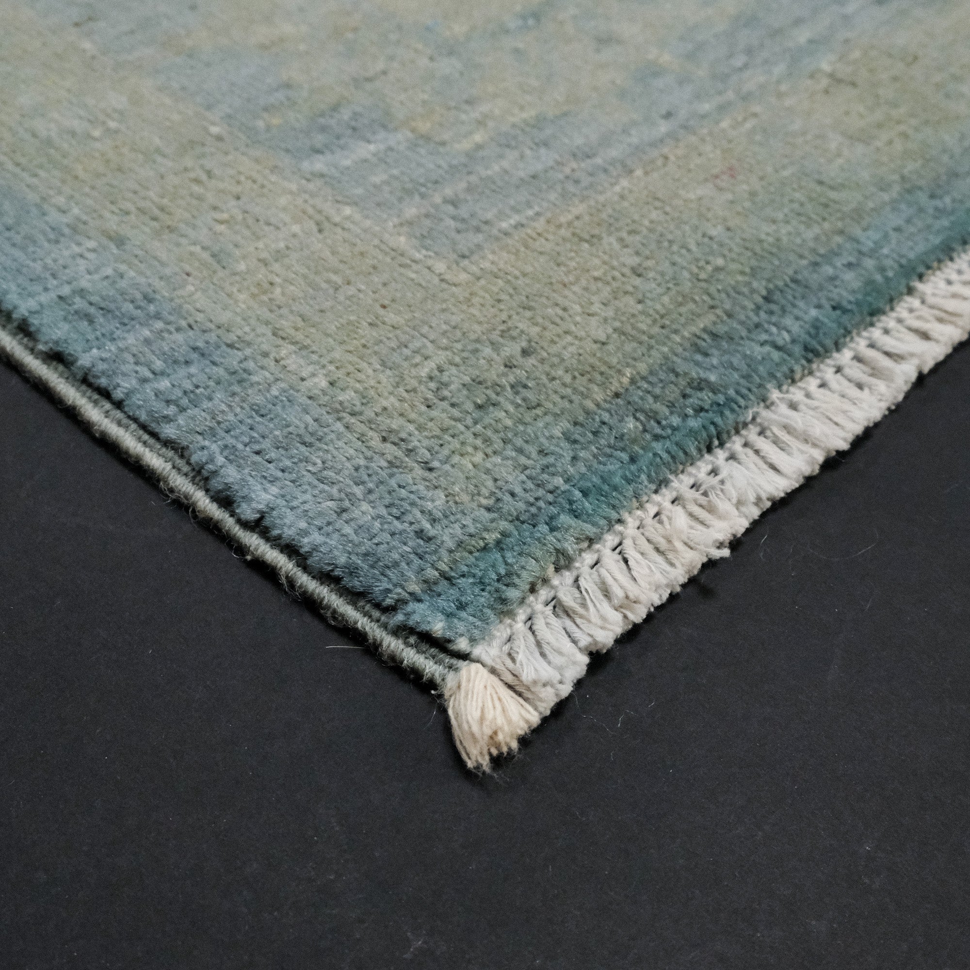 Retro Series Hand-Woven Vintage Patterned Green Wool Carpet