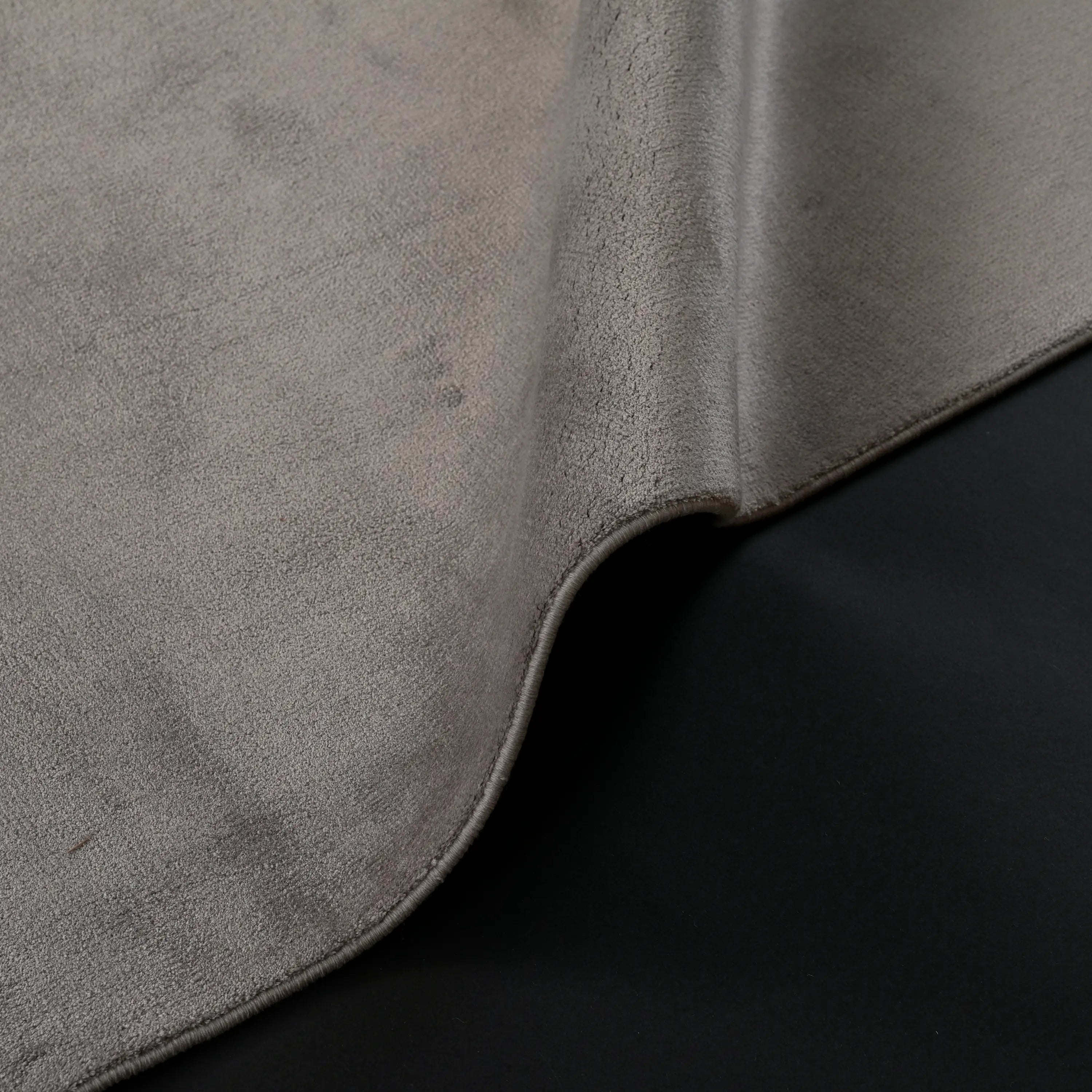 Sade Desenli Gri Viskon Halı