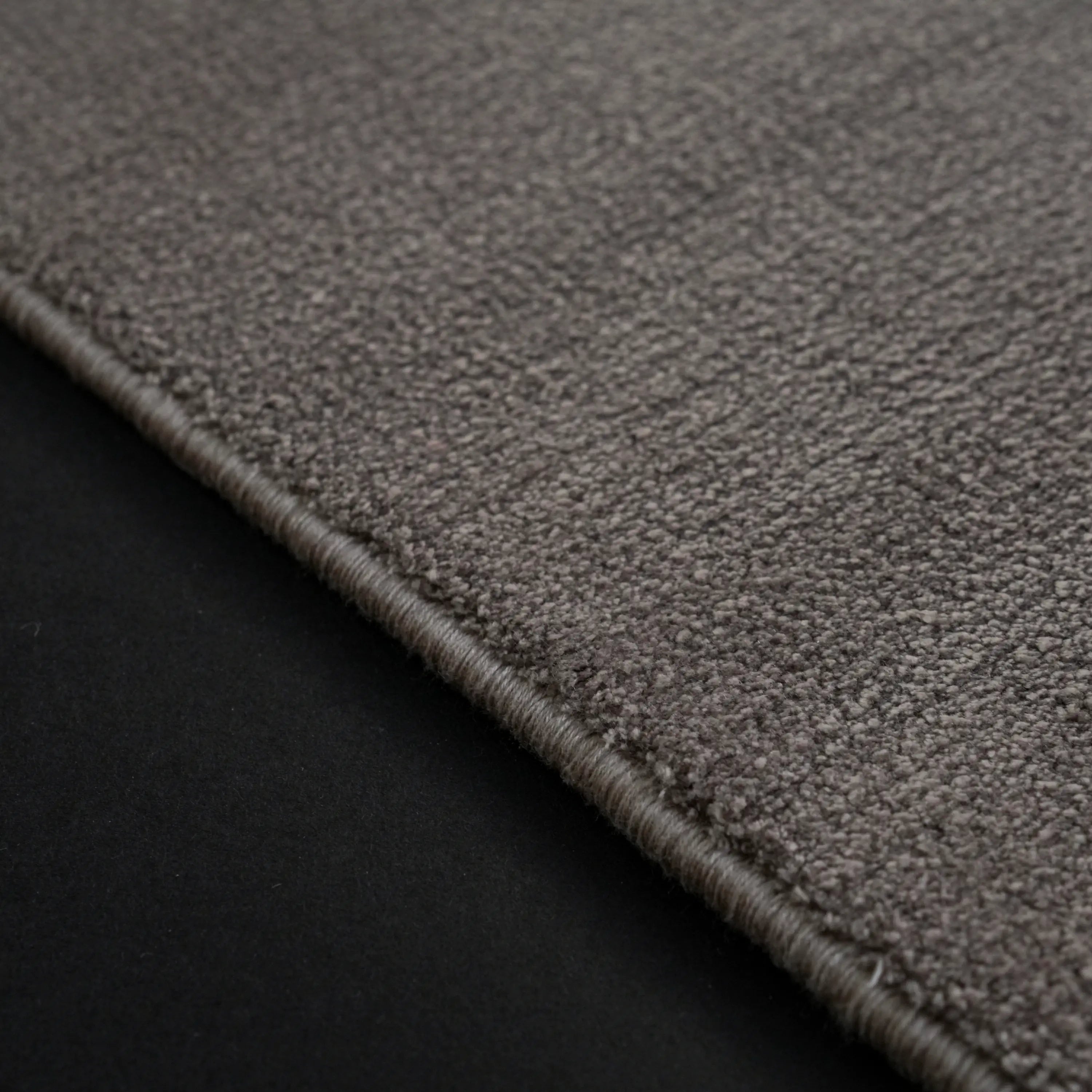 Sade Desenli Gri Viskon Halı