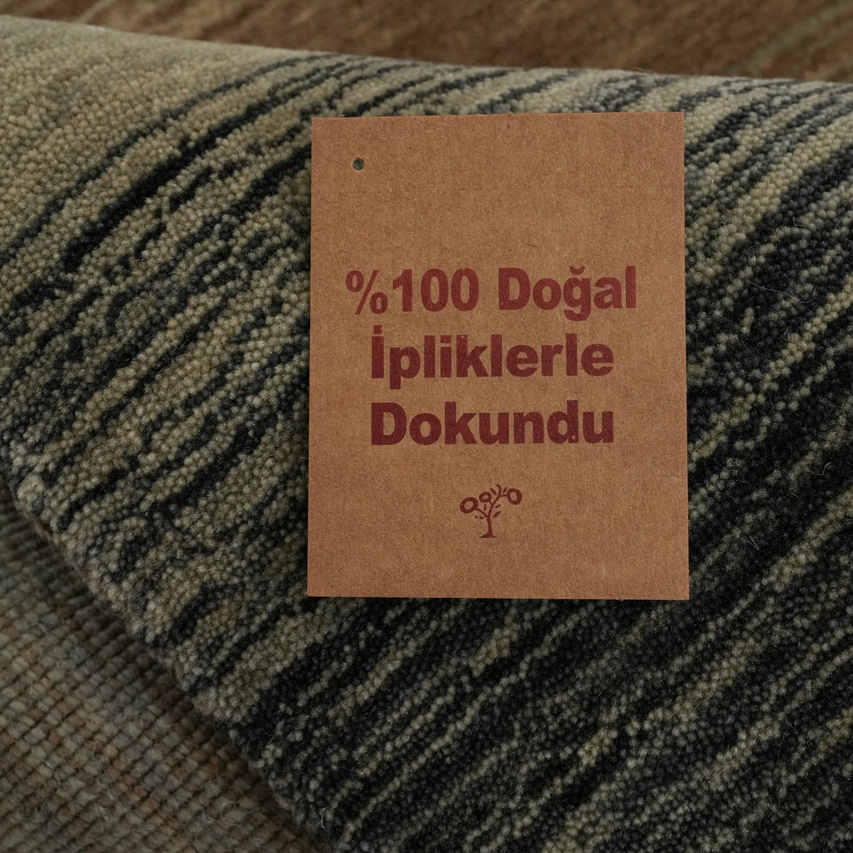 Sade Desenli Gri Yün Tezgah Dokuma Halı — doğal elyaf