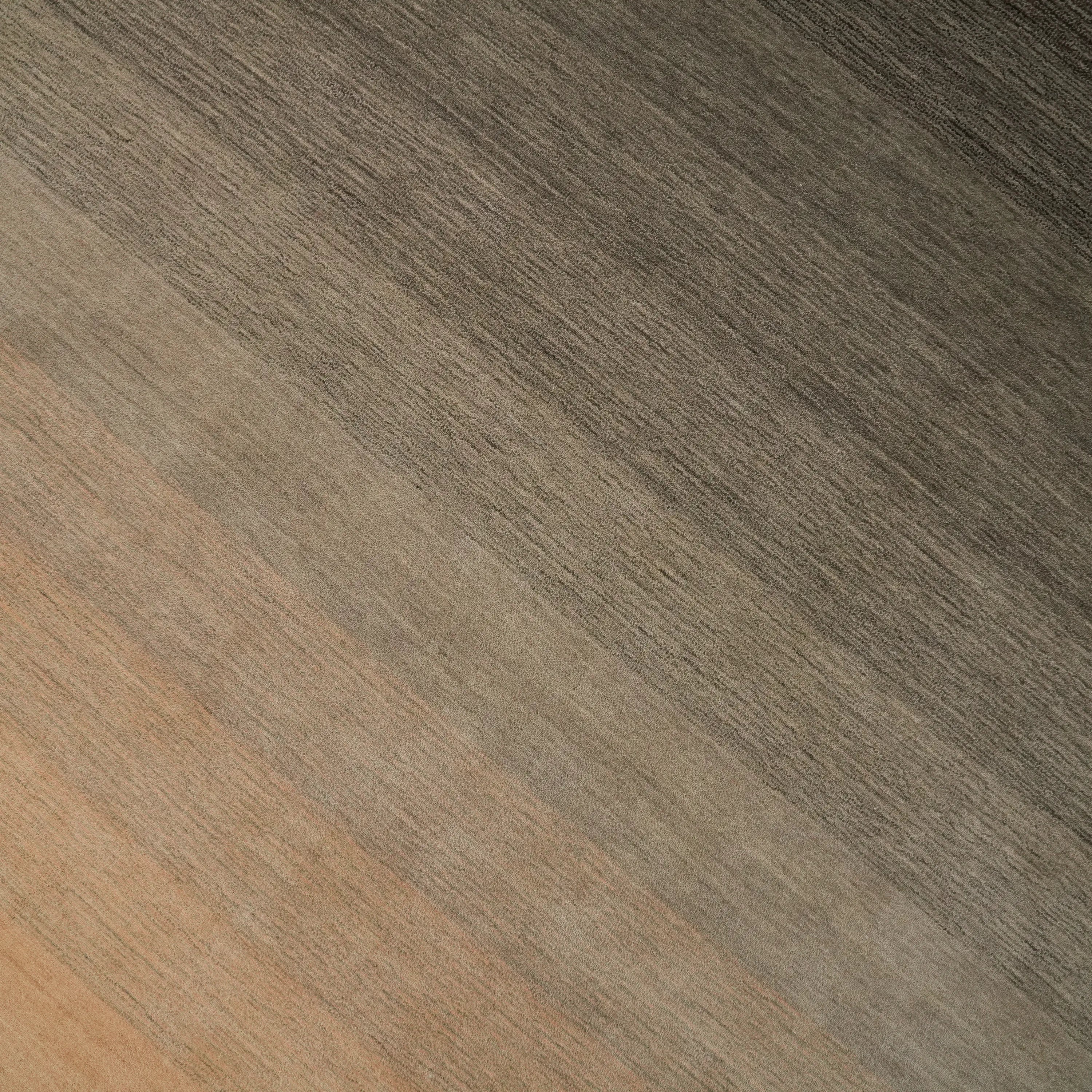 Sade Desenli Kahverengi Yün Tezgah Dokuma Halı