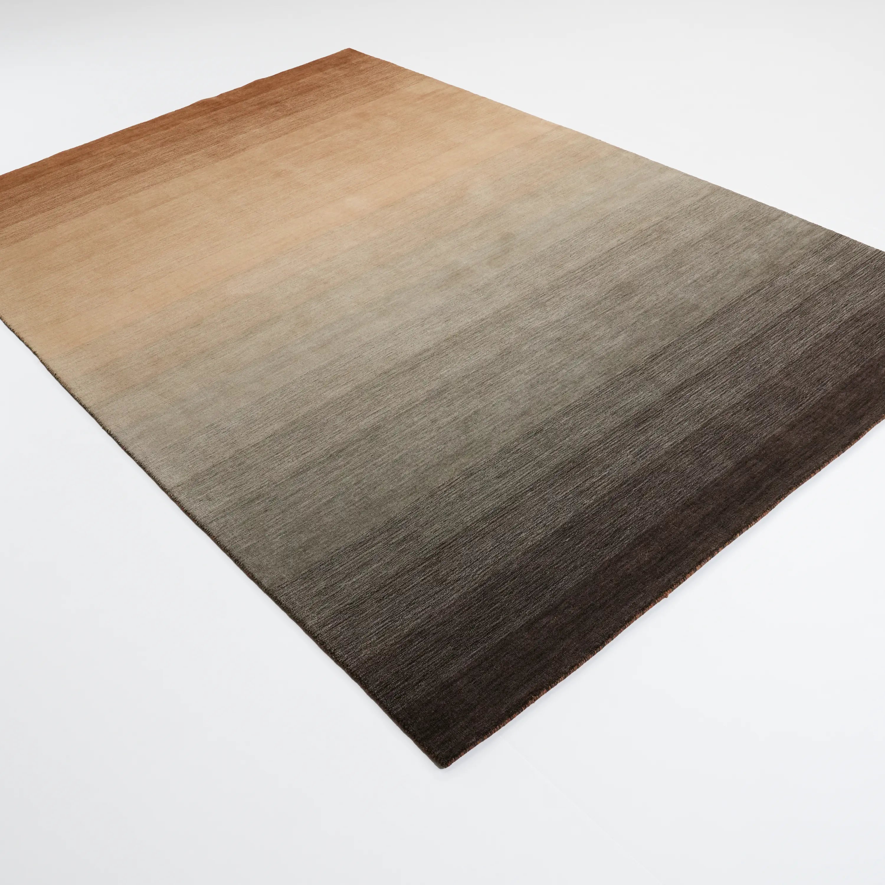 Sade Desenli Kahverengi Yün Tezgah Dokuma Halı