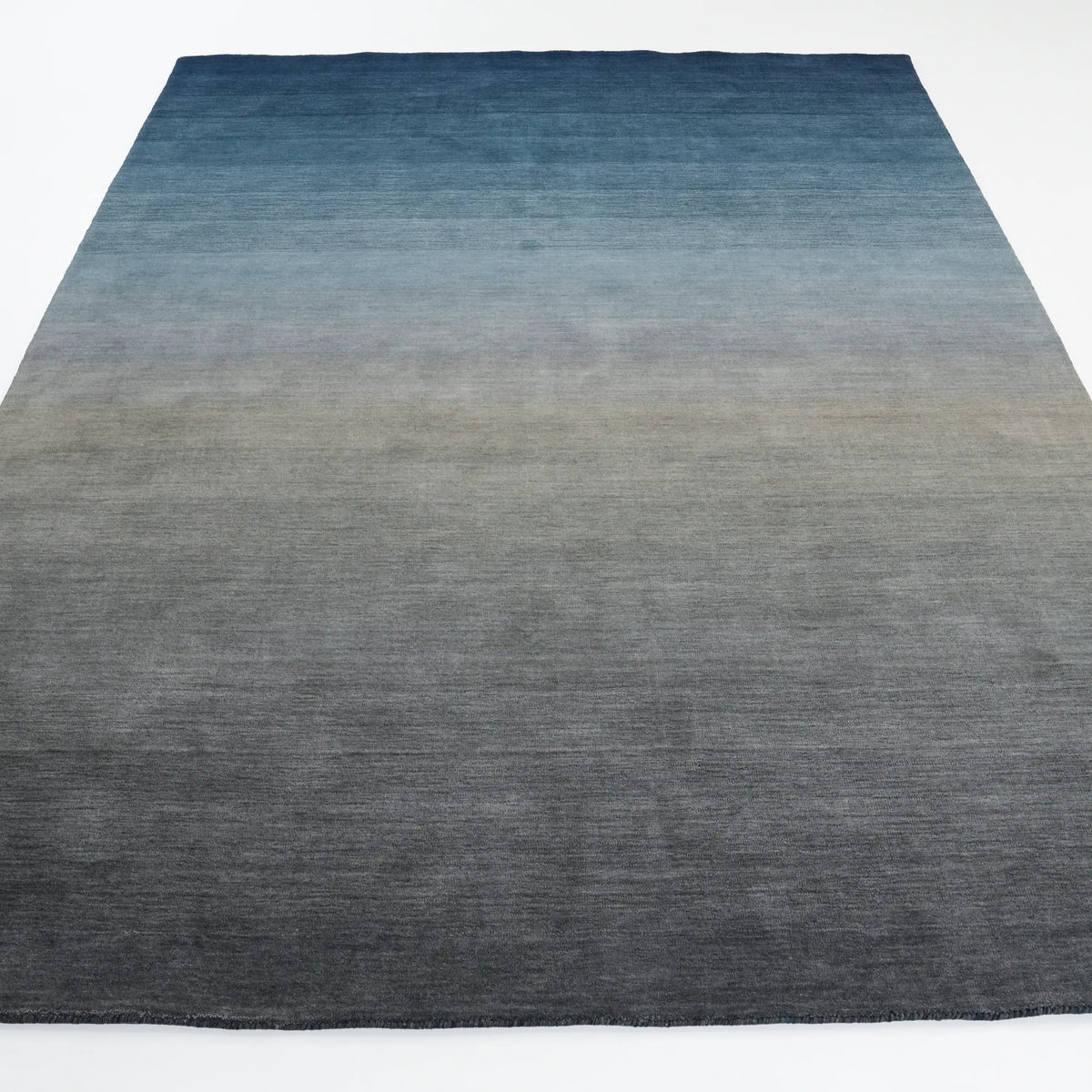Sade Desenli Lacivert Yün Tezgah Dokuma Halı — 200x300 cm