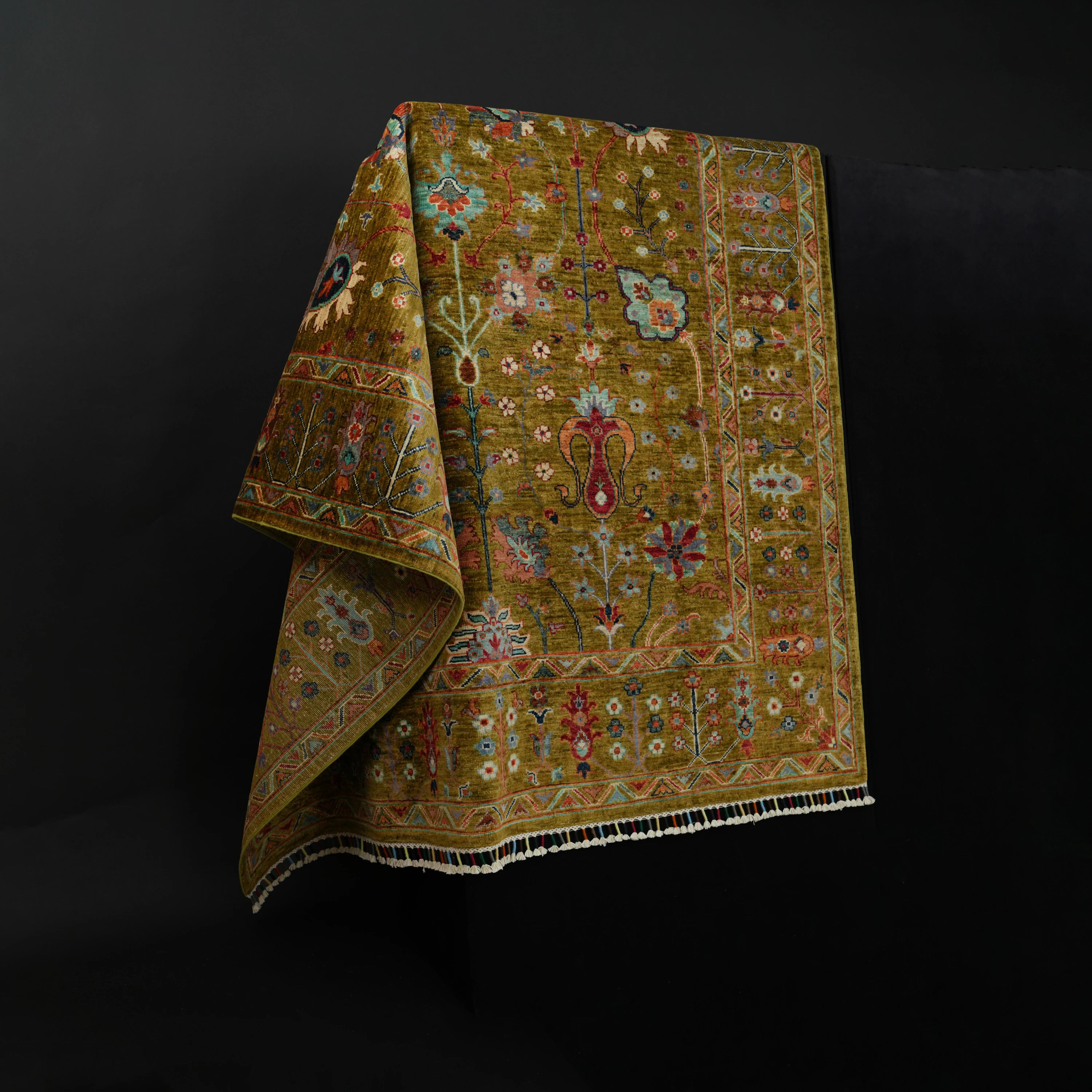 Şahzade Serisi El Dokuma Çiçek Desenli Yeşil Yün Halı