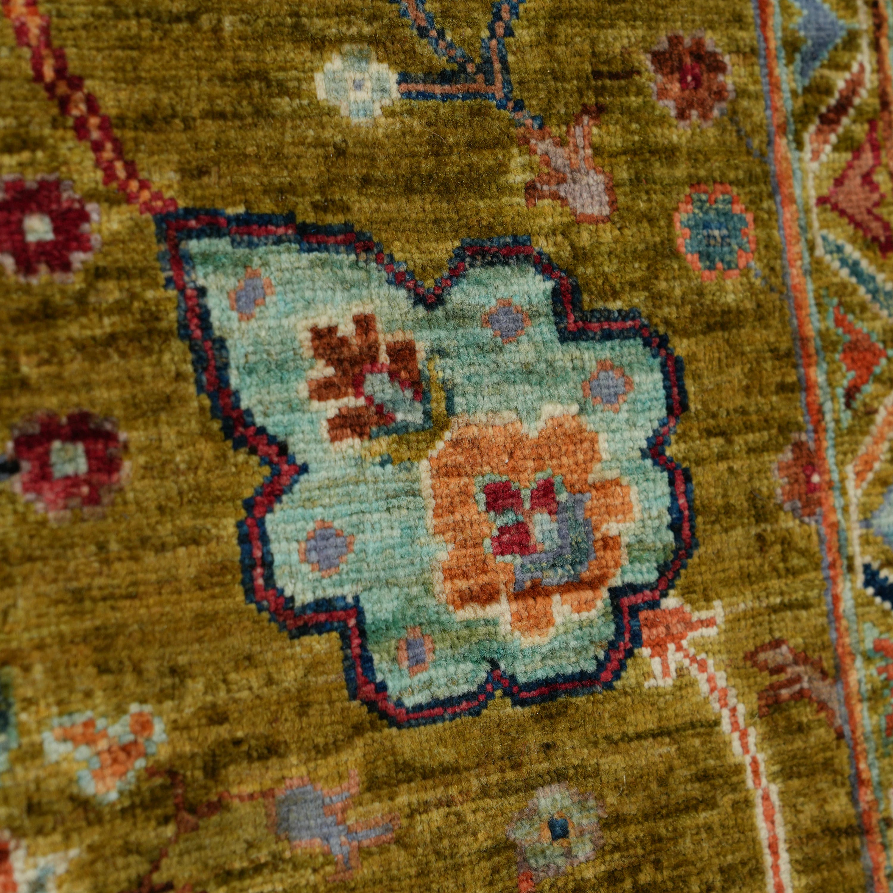 Şahzade Serisi El Dokuma Çiçek Desenli Yeşil Yün Halı