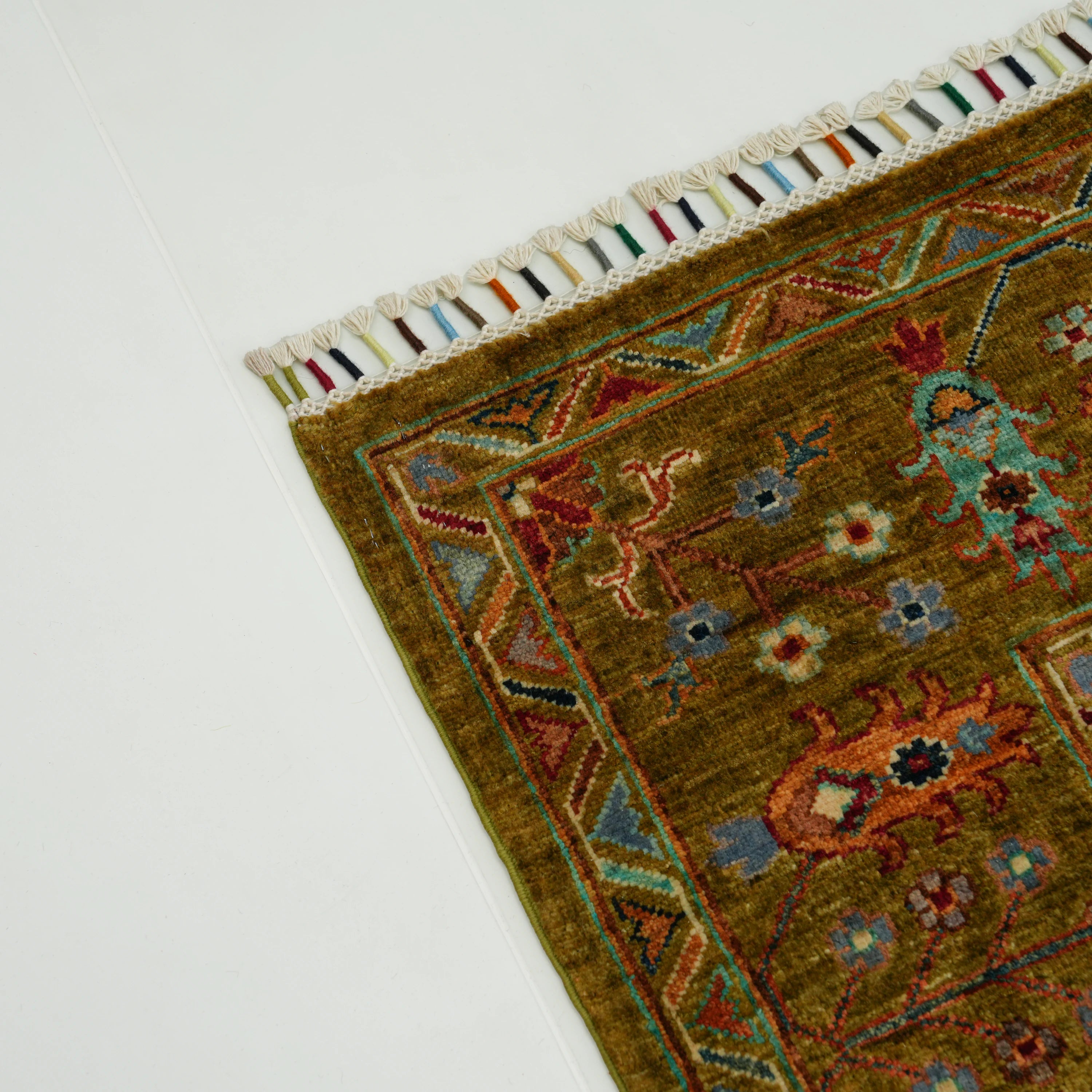 Şahzade Serisi El Dokuma Çiçek Desenli Yeşil Yün Halı