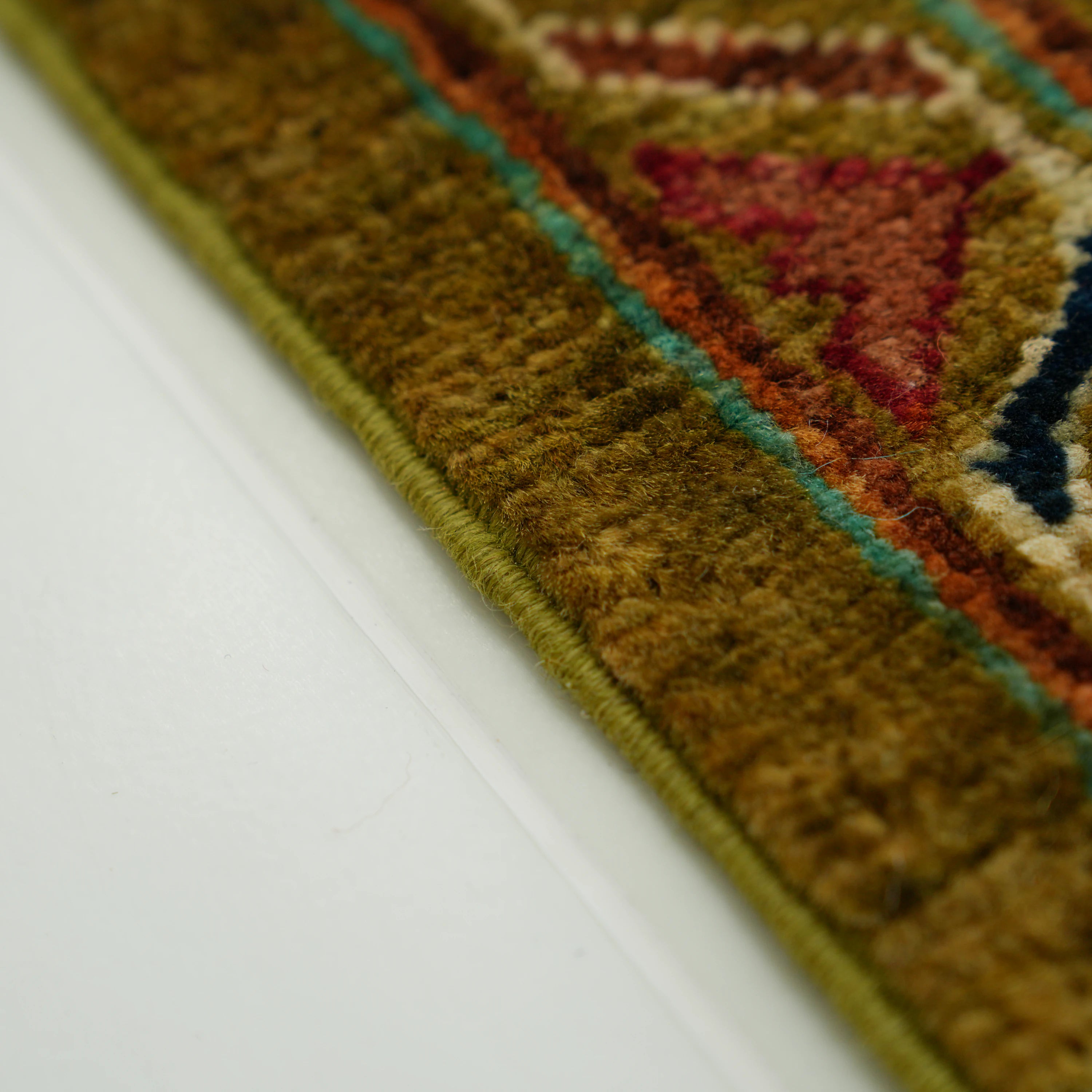 Şahzade Serisi El Dokuma Çiçek Desenli Yeşil Yün Halı