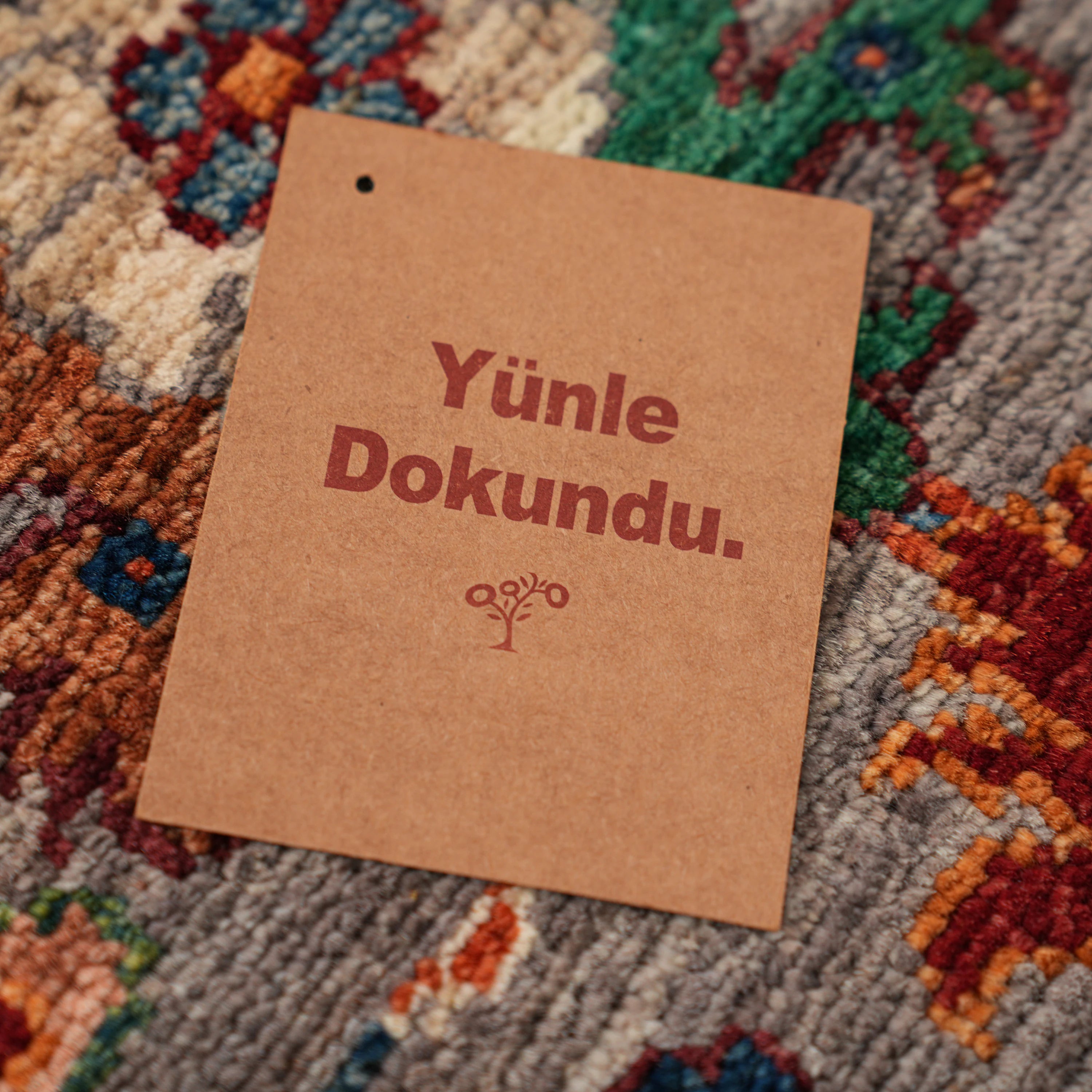 Şahzade Serisi El Dokuma Uşak Desenli Gri Yün Halı