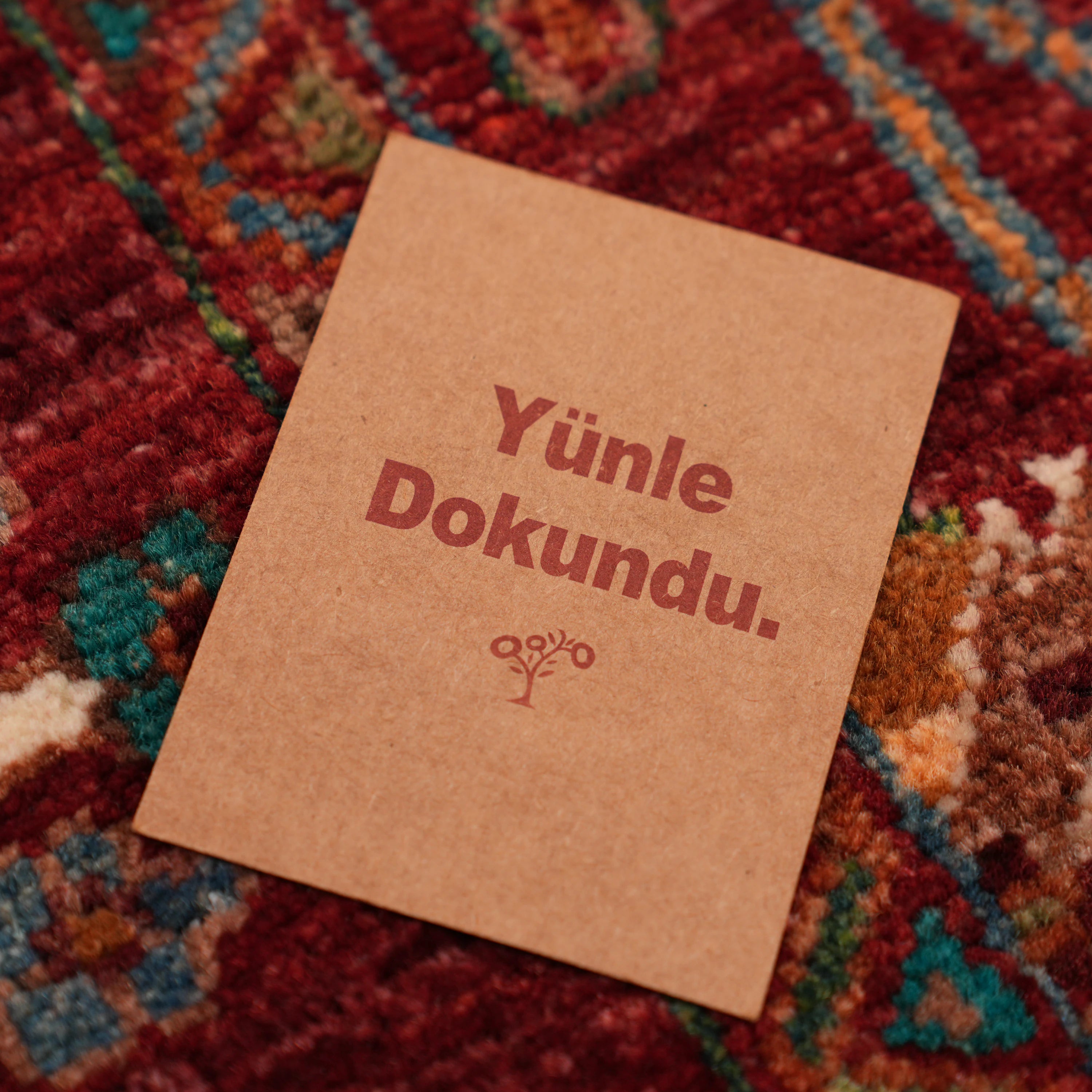 Şahzade Serisi El Dokuma Uşak Desenli Kırmızı Yün Halı