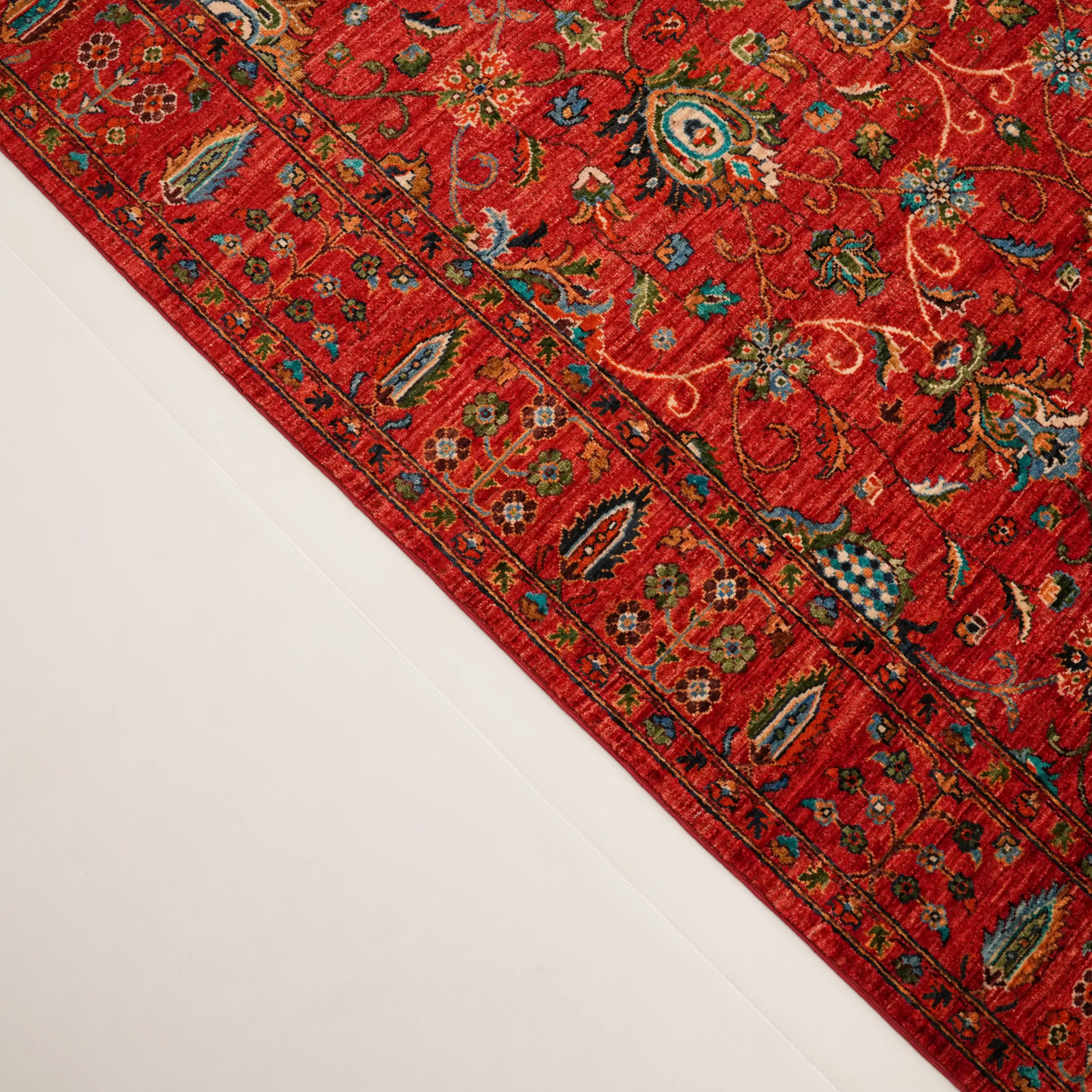 Şahzade Serisi El Dokuma Uşak Desenli Kırmızı Yün Halı