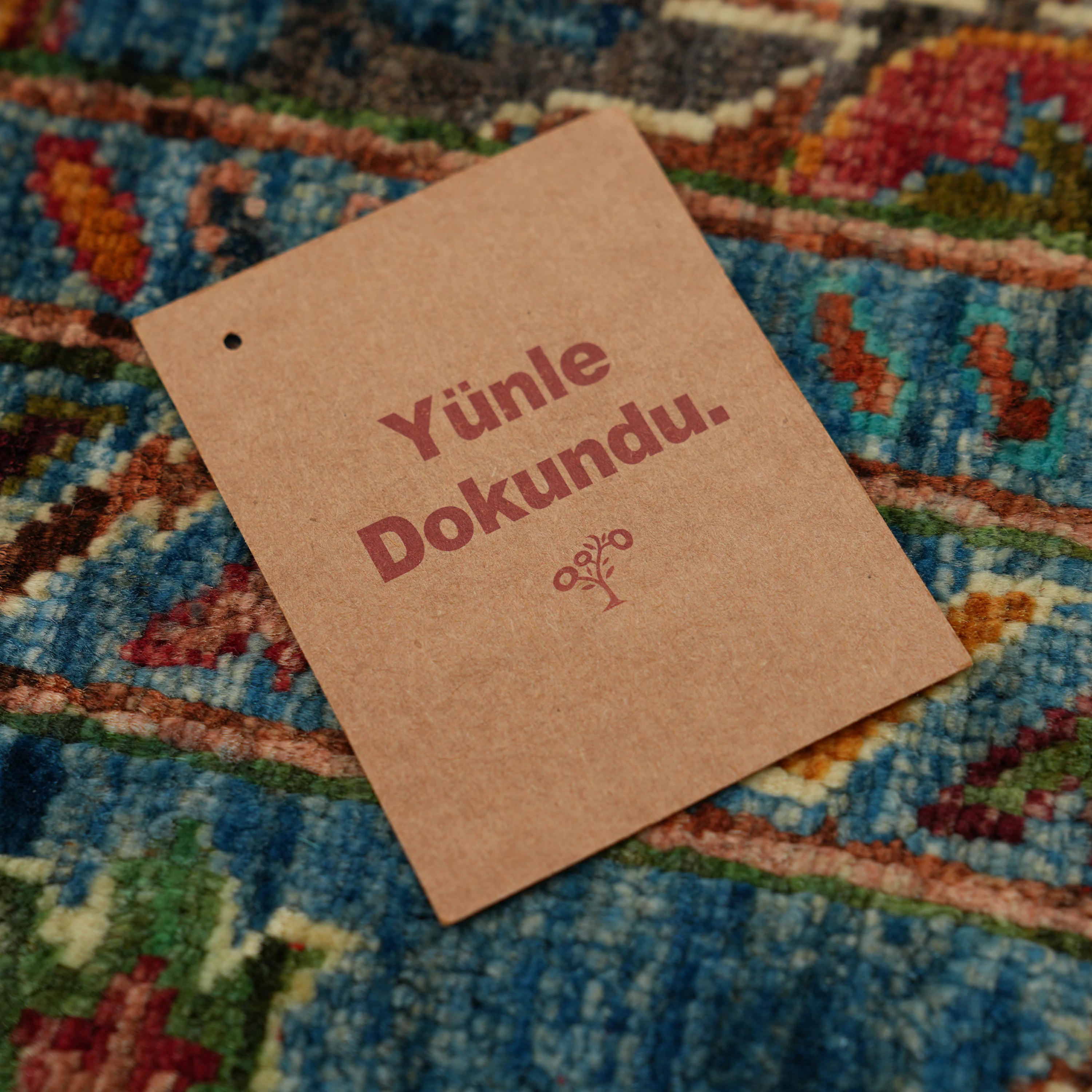 Şahzade Serisi El Dokuma Uşak Desenli Mavi Yün Halı