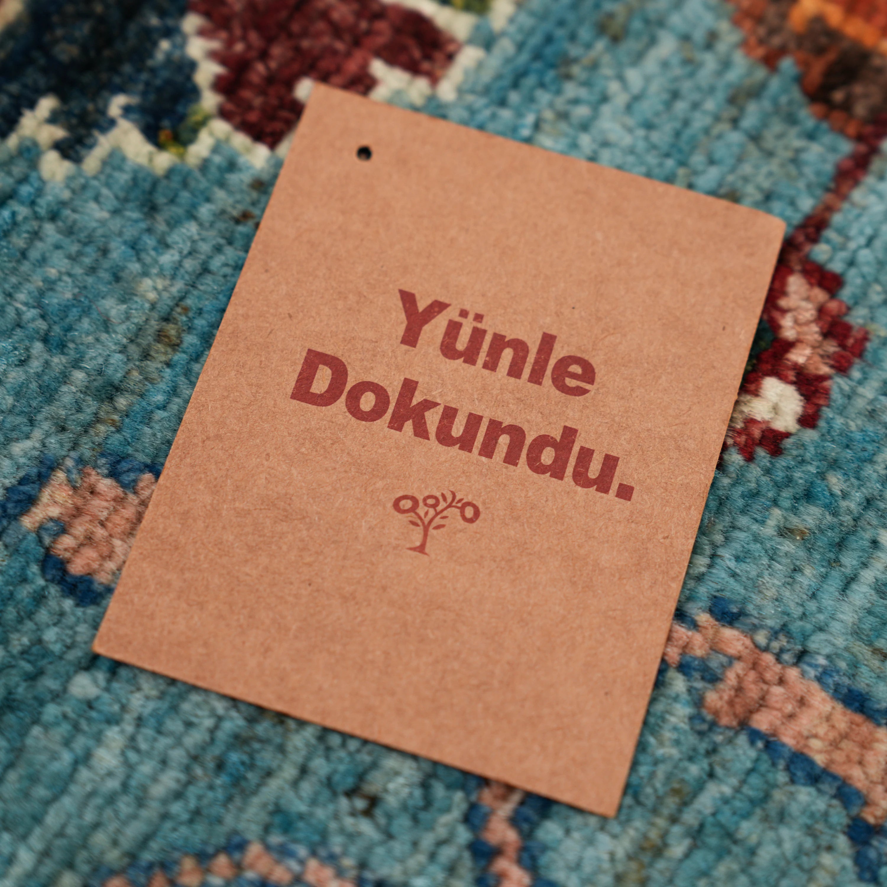 Şahzade Serisi El Dokuma Uşak Desenli Mavi Yün Halı