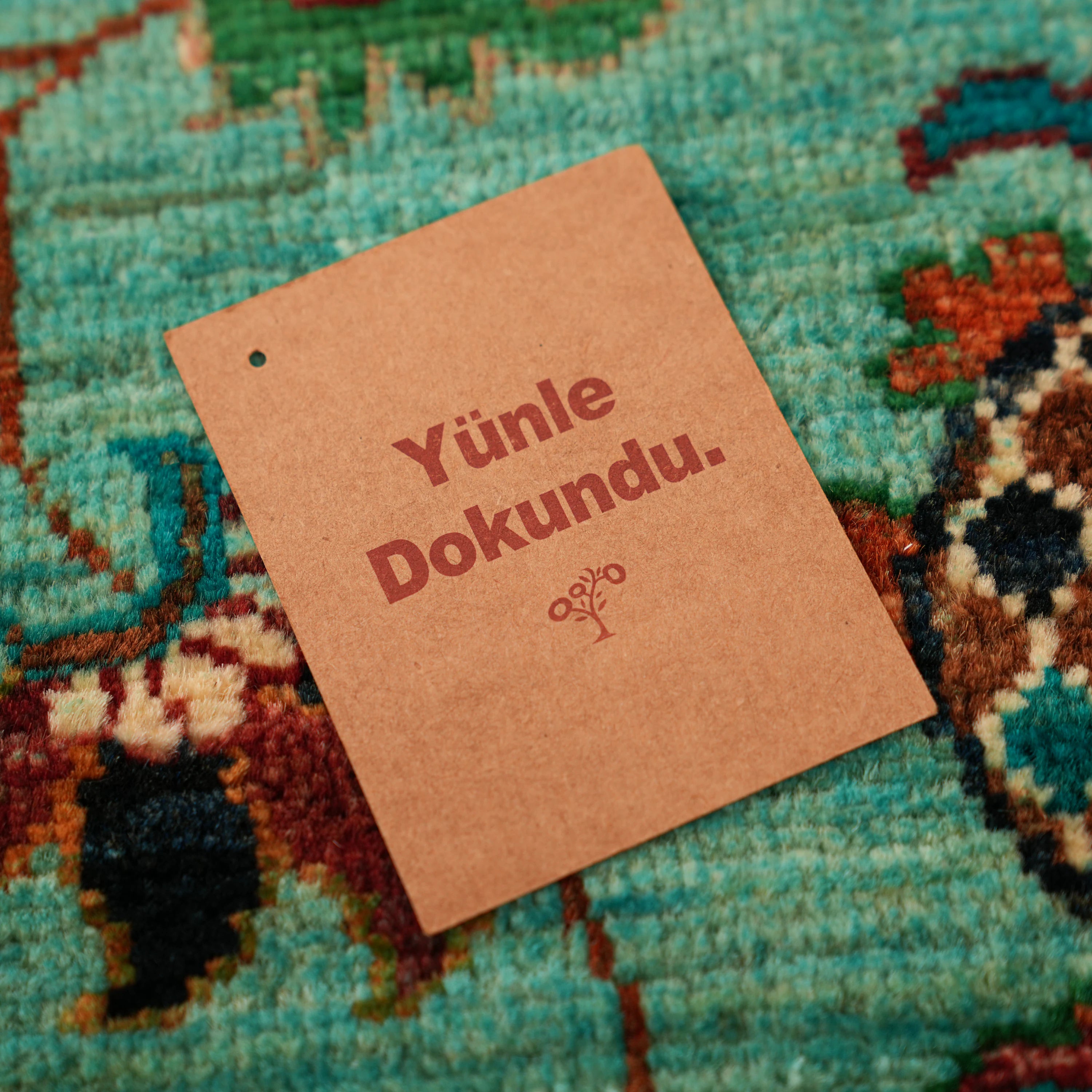 Şahzade Serisi El Dokuma Uşak Desenli Turkuaz Yün Halı