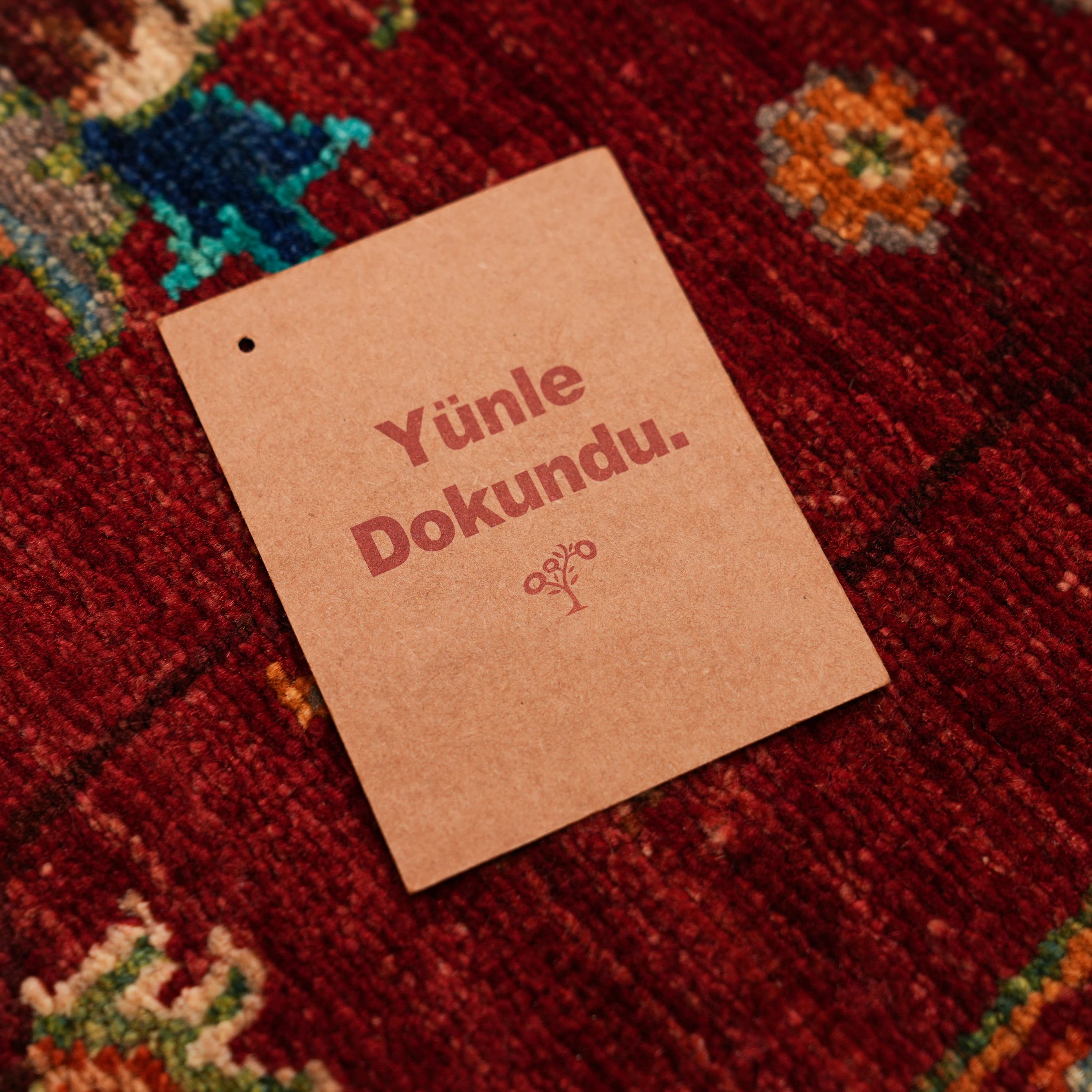 Şahzade Serisi El Dokuma Uşak Desenli Yün Kırmızı Halı
