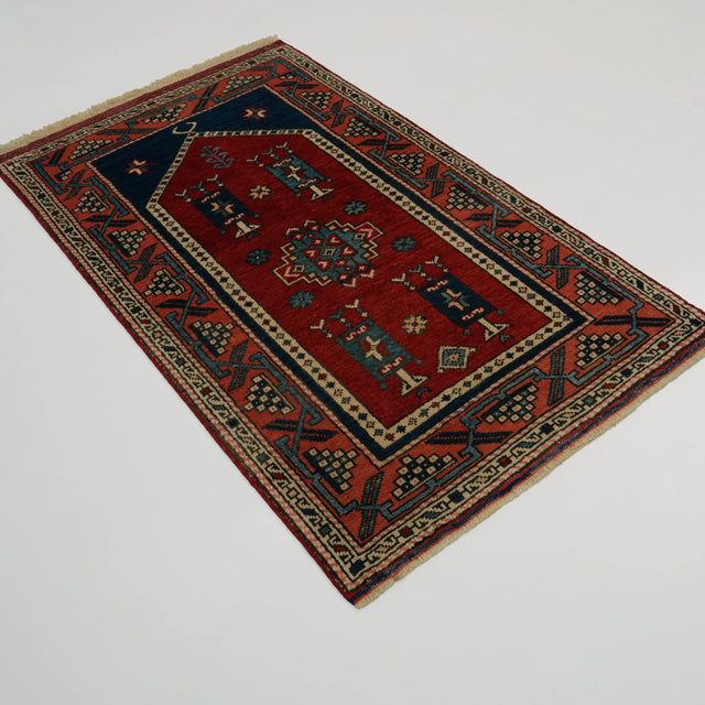 Seccade Desenli Kırmızı Kök Boyalı Kirmen Köy Dokuma Ayvacık Halısı, 81x132 cm — Halıcızade
