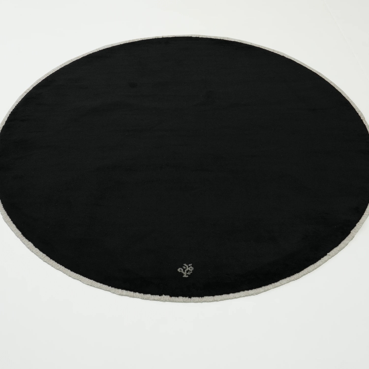 Sekoya Serisi Sade Desenli Siyah Tezgah Dokuma Yuvarlak Halı, 120x120 – 200x200 cm — Halıcızade