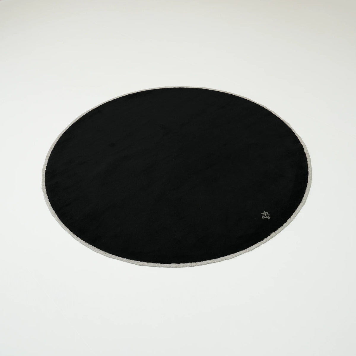 Sekoya Serisi Sade Desenli Siyah Tezgah Dokuma Yuvarlak Halı — 120x120, 160x160, 200x200 cm