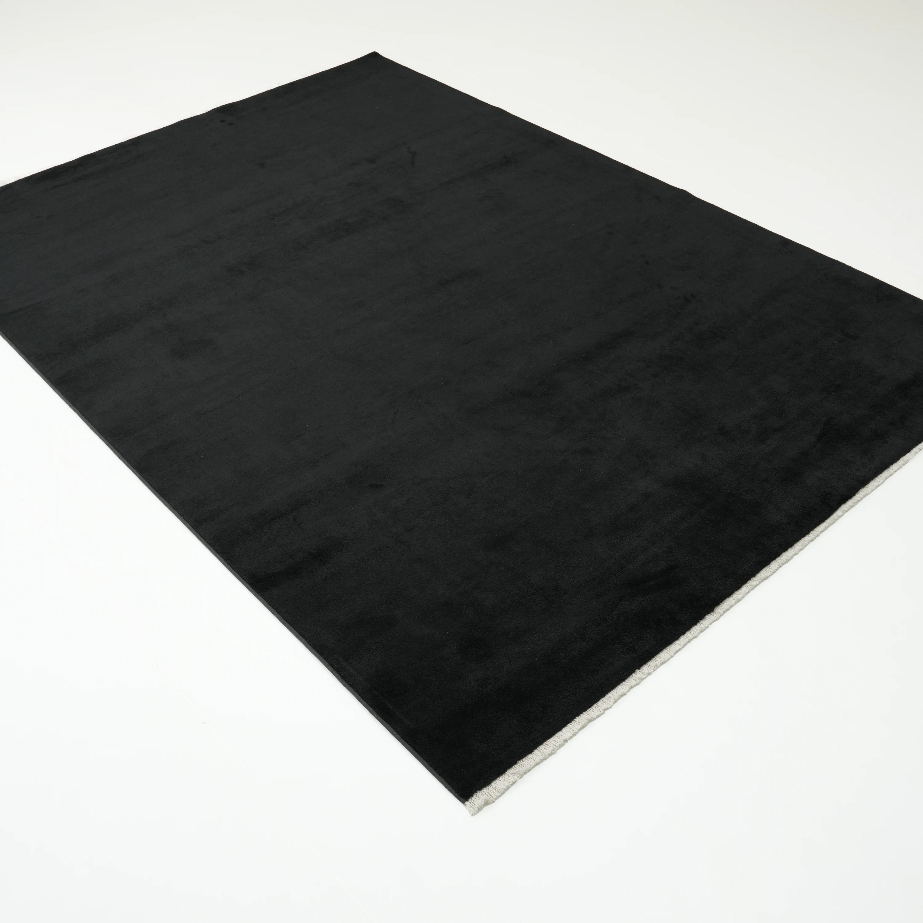 Sekoya Serisi Sade Desenli Siyah Tezgah Dokuma Halı