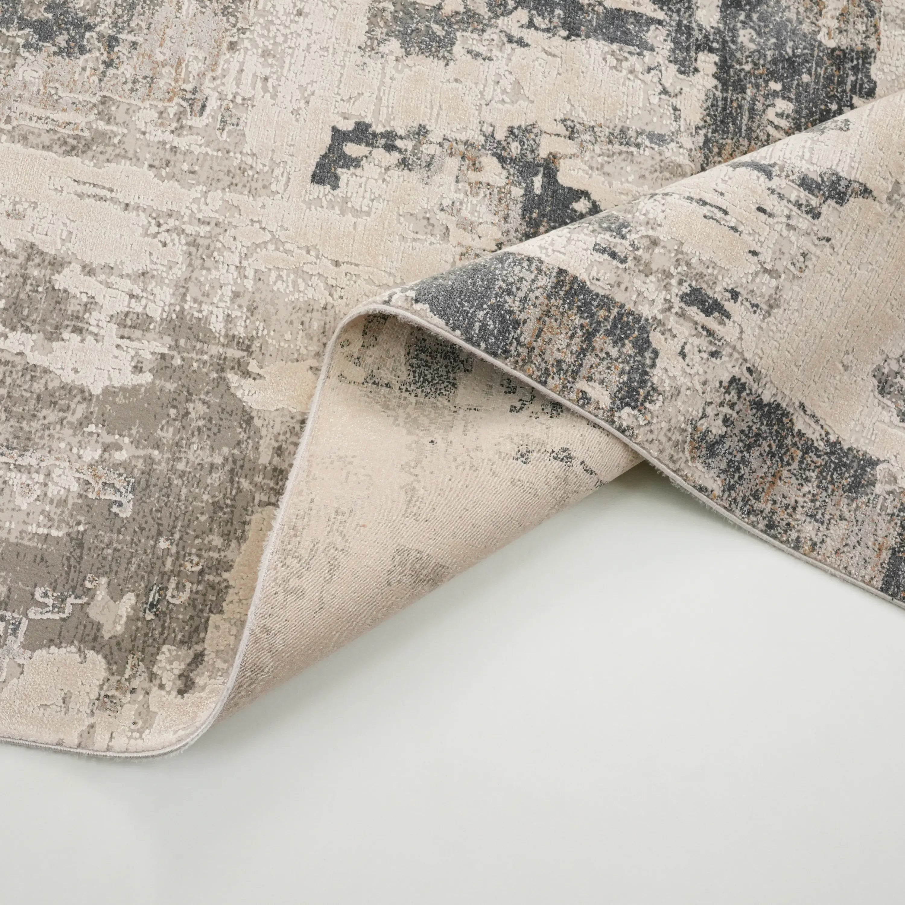 Soyut Desenli Gri Viskon Halı