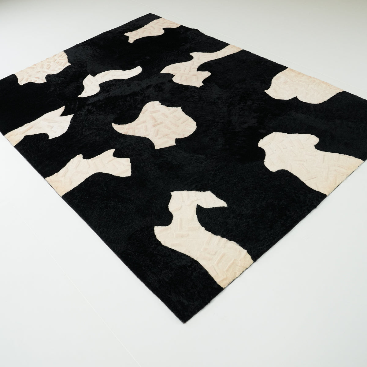 Black Abstract Sheepskin Rug, 170x240 cm — Halıcızade
