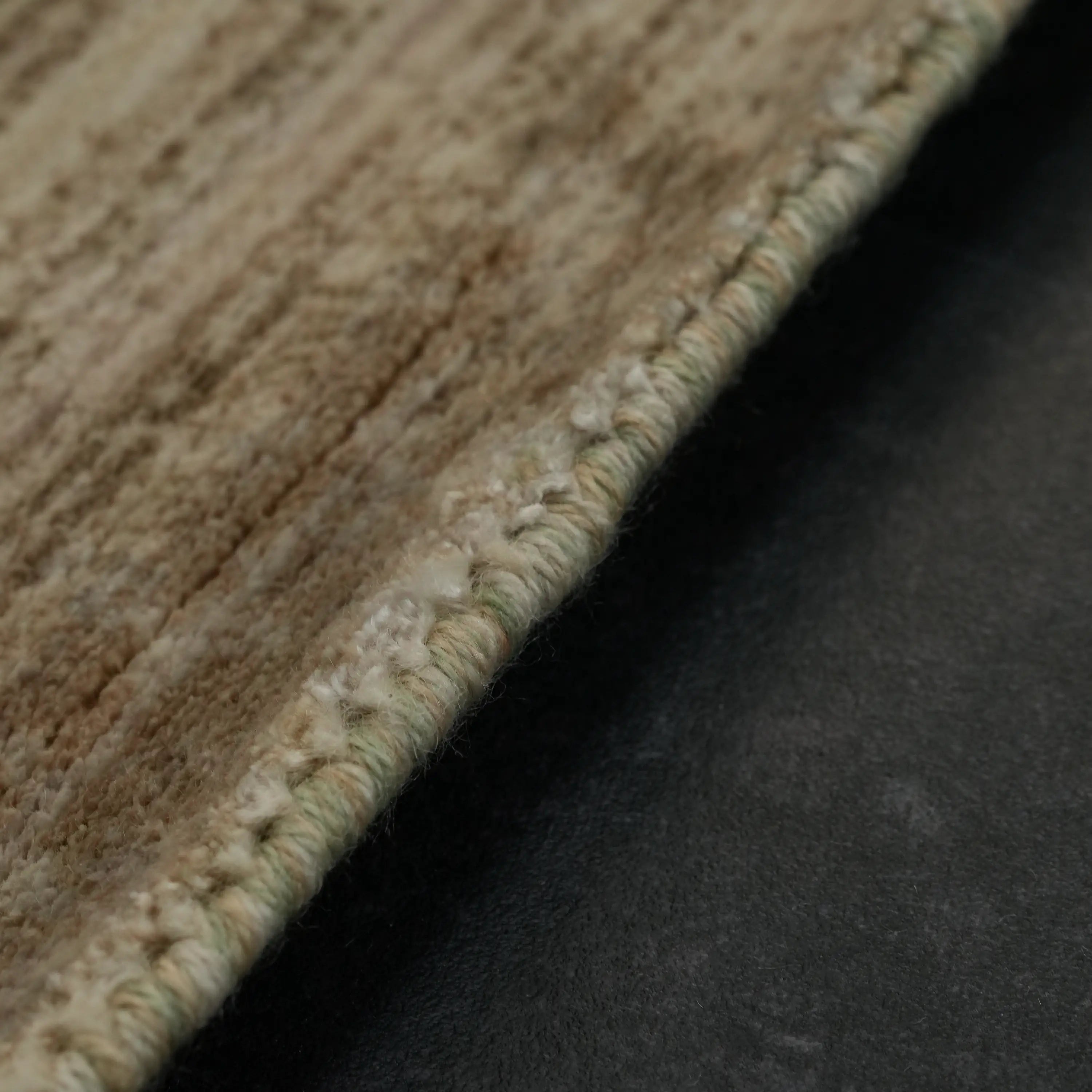 Soyut Desenli Yün Krem Tezgah Dokuma Halı