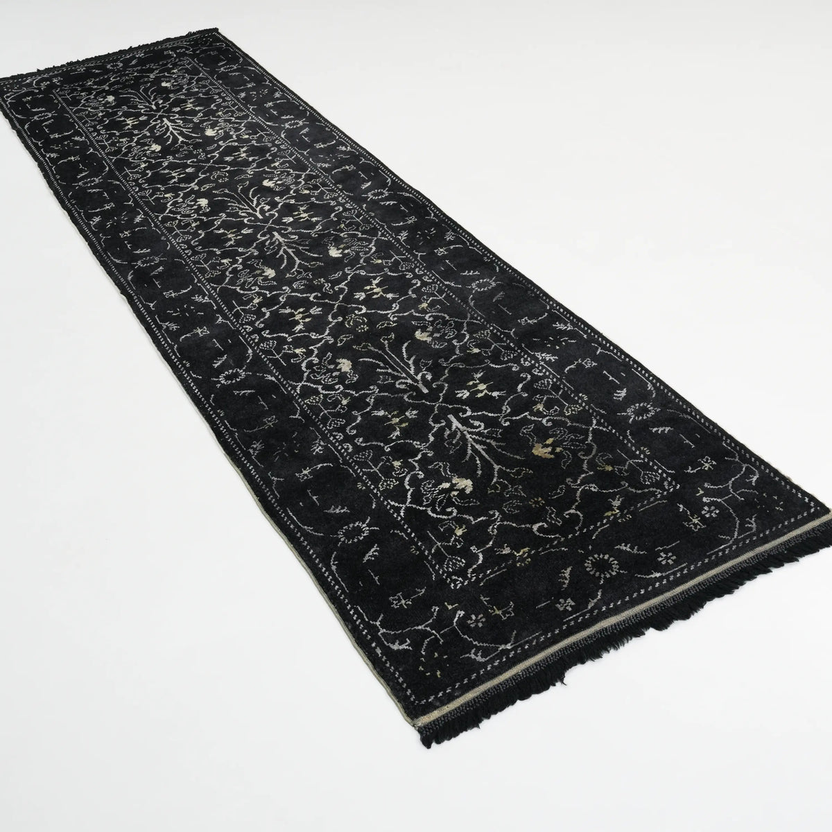 Sultan Serisi El Dokuma Çerçeve Desenli İpekli Siyah Halı, 83x293 cm — Halıcızade