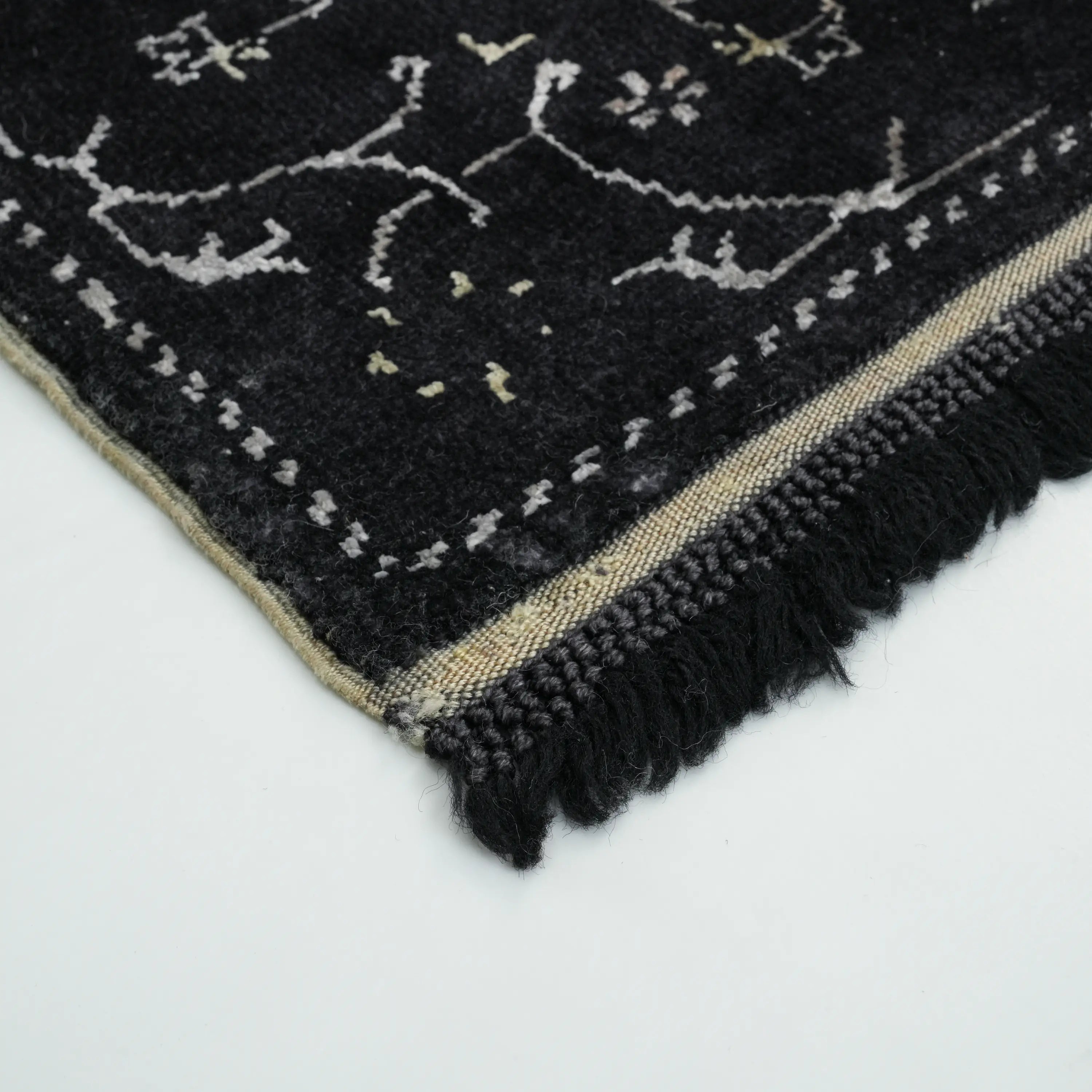 Sultan Series Handwoven Framed Patterned Silk Black Rug
