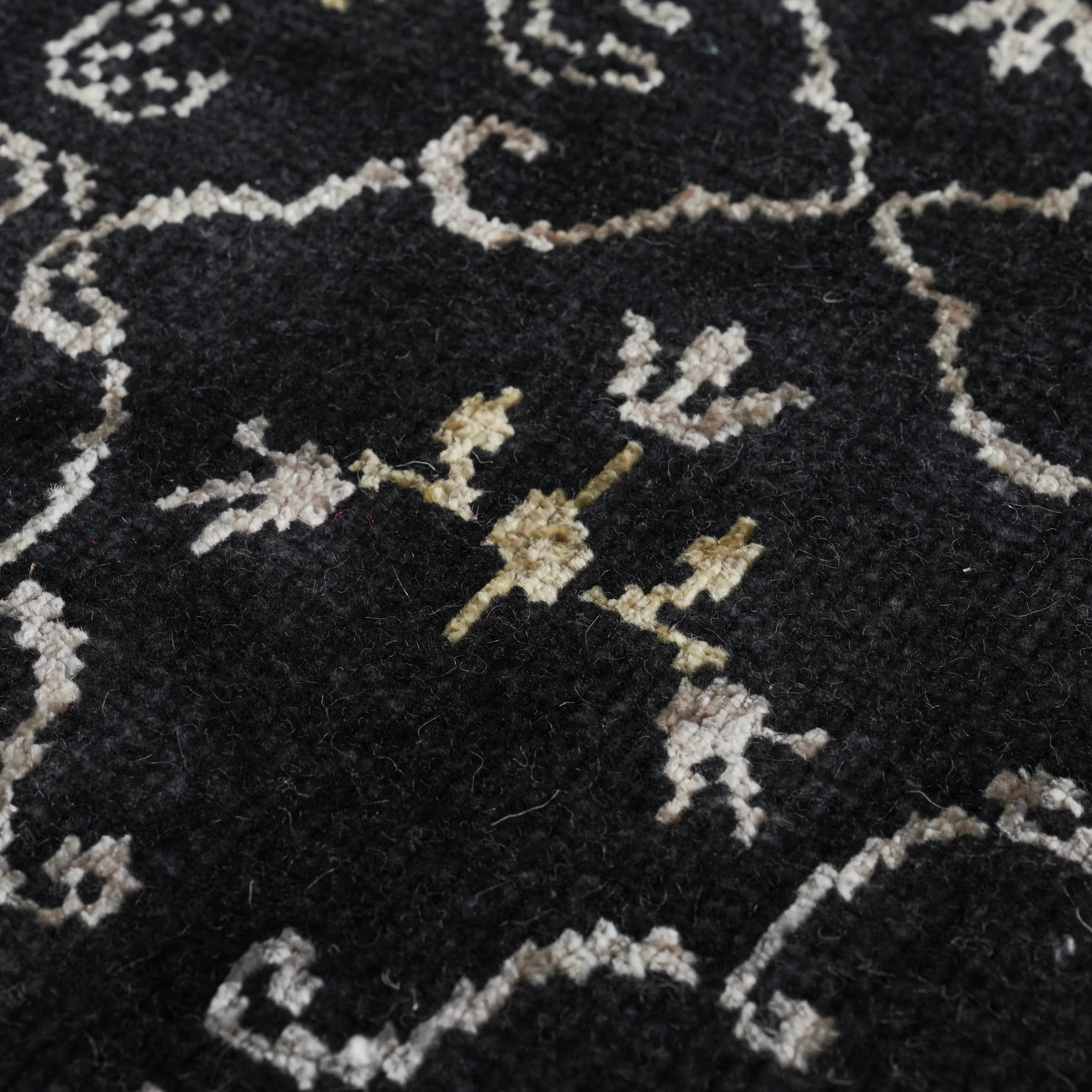 Sultan Series Handwoven Framed Patterned Silk Black Rug