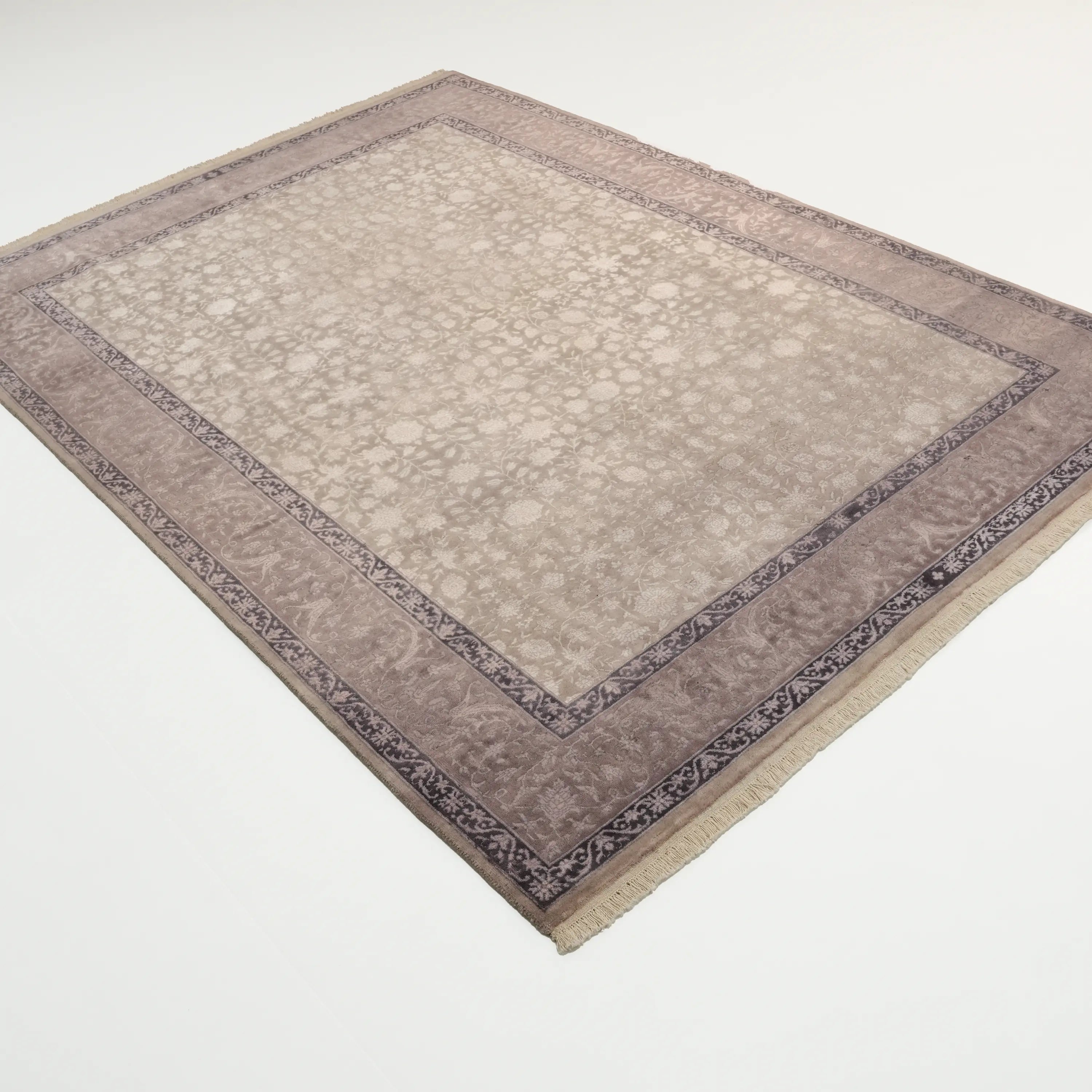 Sultanahmet Serisi El Dokuma Çiçek Desenli Mor Yün Halı