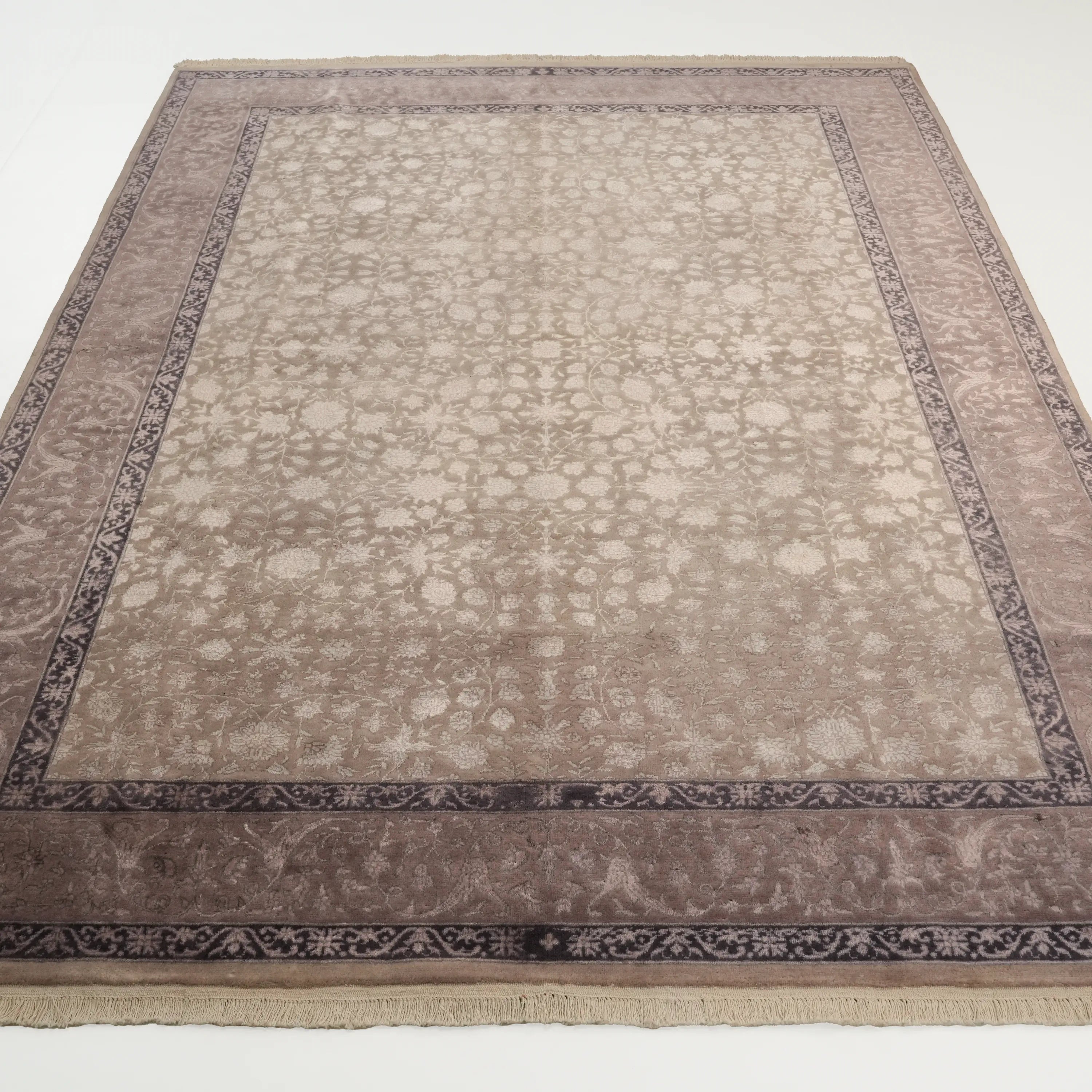 Sultanahmet Serisi El Dokuma Çiçek Desenli Mor Yün Halı