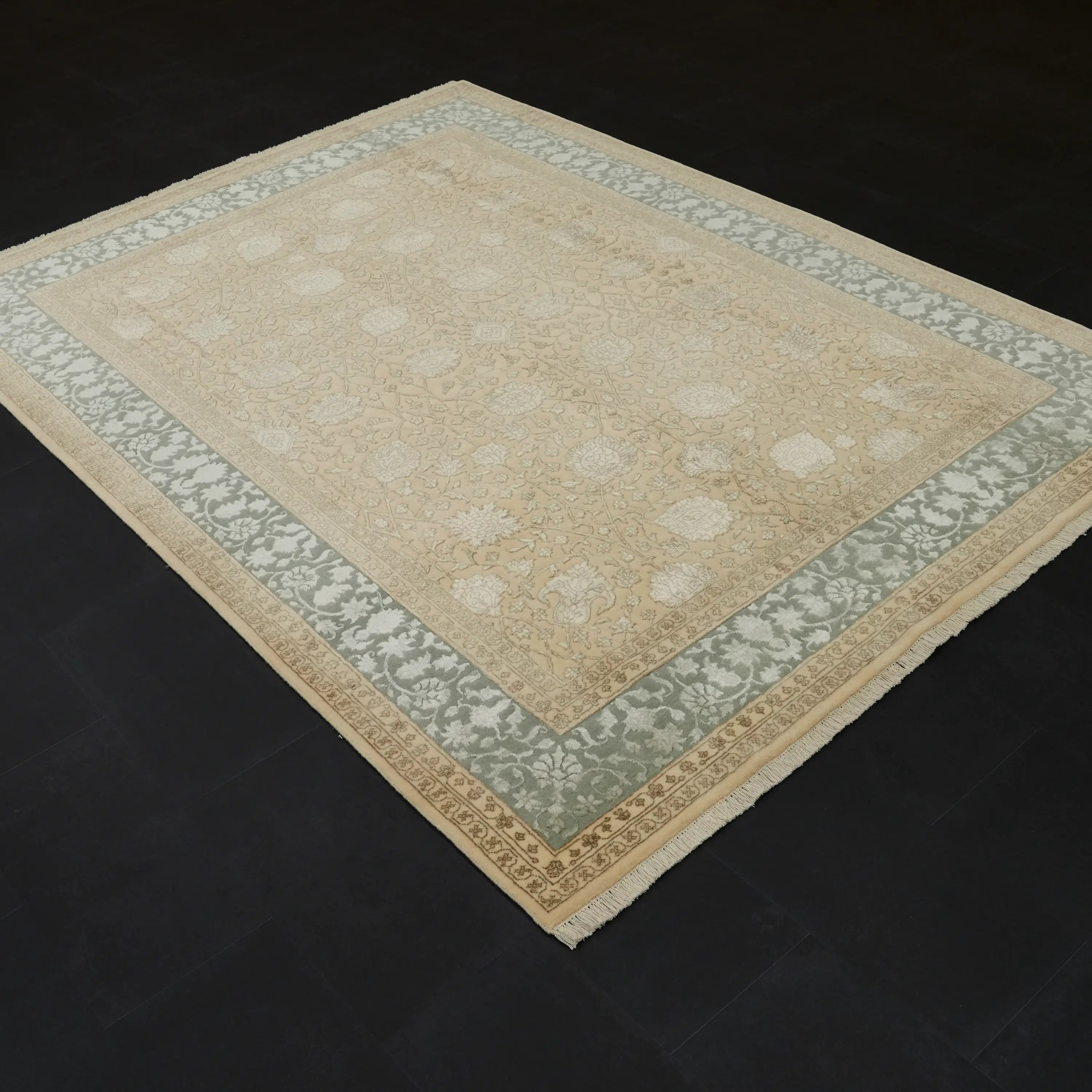 Sultanahmet Serisi El Dokuma Çiçek Desenli Yün Krem Halı