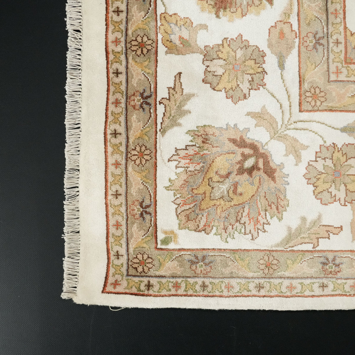 Sultanahmet Serisi El Dokuma Krem Uşak Desenli Halı — bambu
