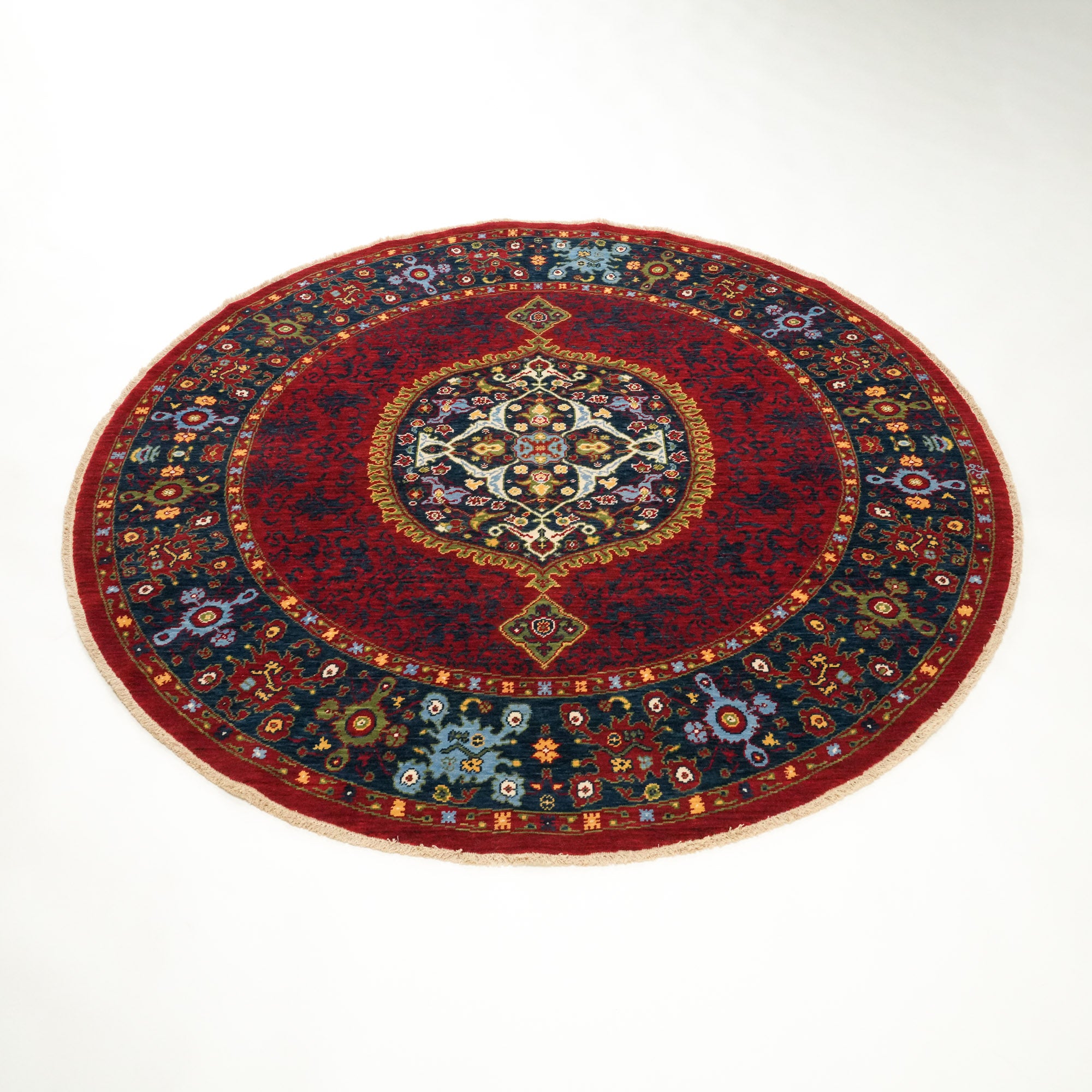 Tempus Serisi Madalyon Desenli Kırmızı Yuvarlak Yün Tezgah Dokuma Halı