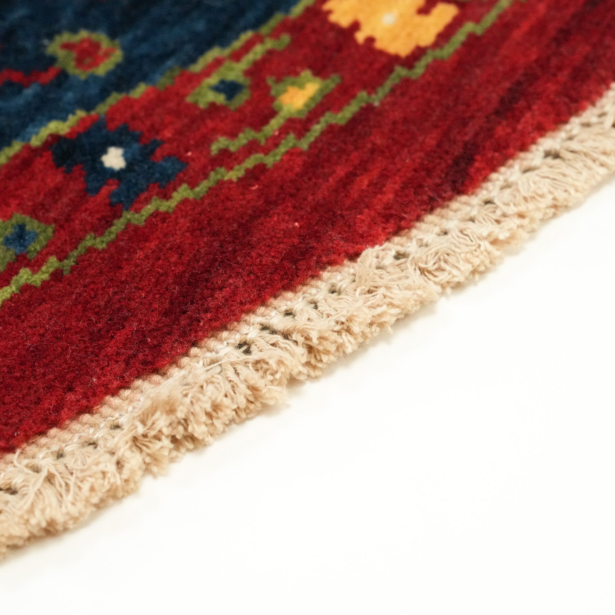 Tempus Serisi Madalyon Desenli Kırmızı Yuvarlak Yün Tezgah Dokuma Halı