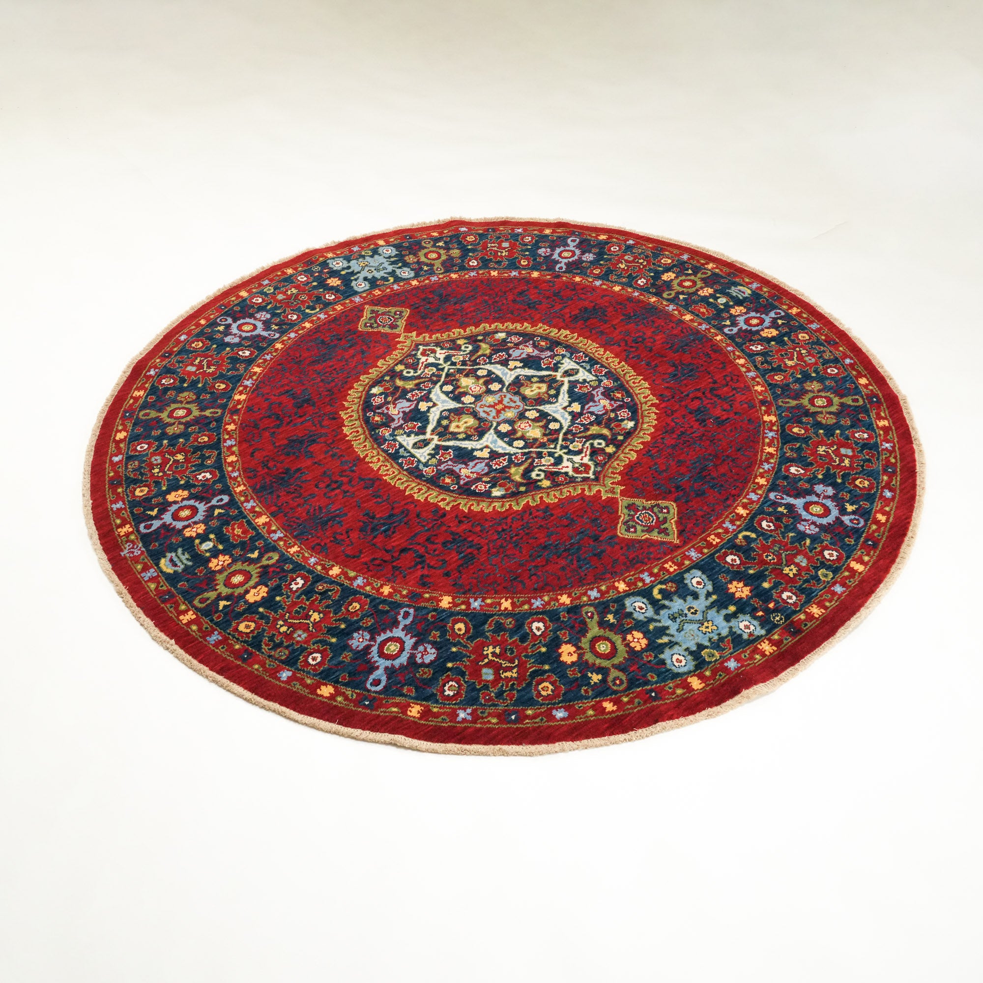 Tempus Serisi Madalyon Desenli Kırmızı Yuvarlak Yün Tezgah Dokuma Halı