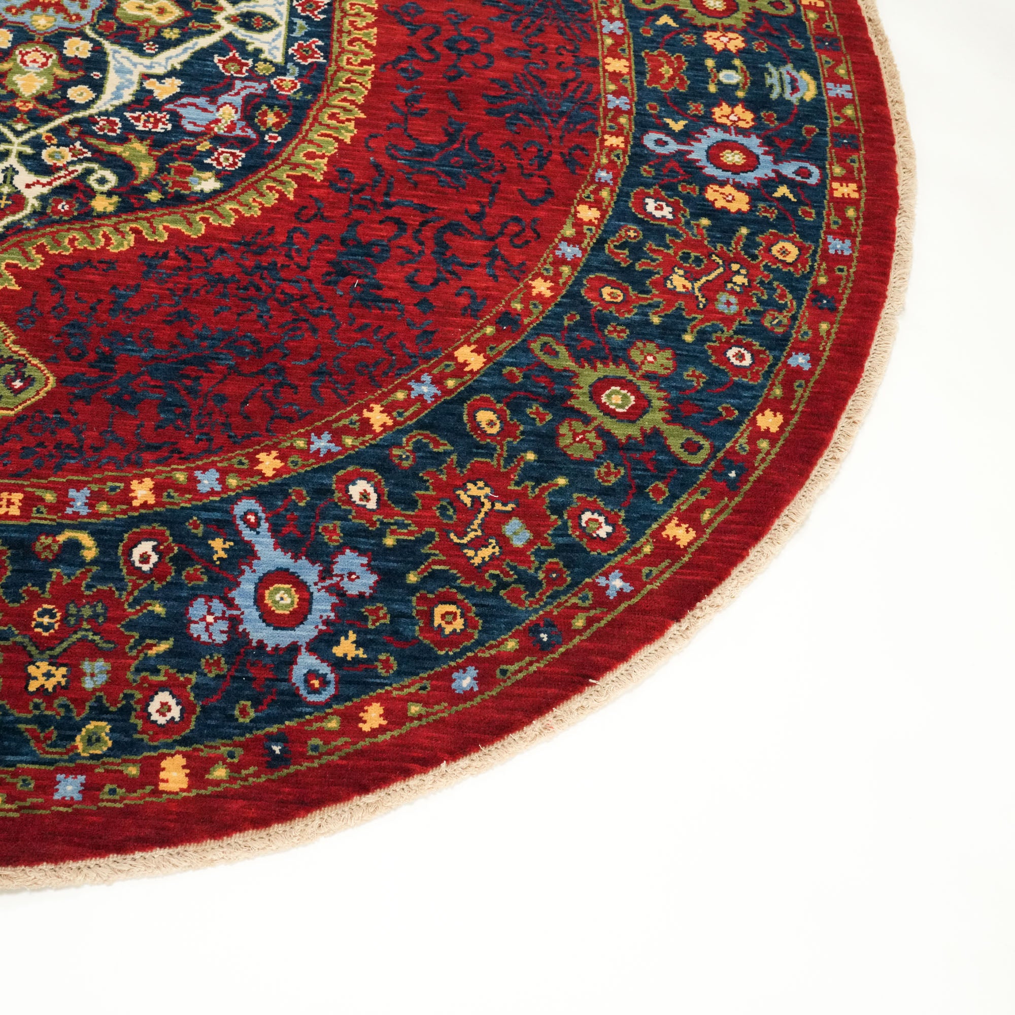 Tempus Serisi Madalyon Desenli Kırmızı Yuvarlak Yün Tezgah Dokuma Halı