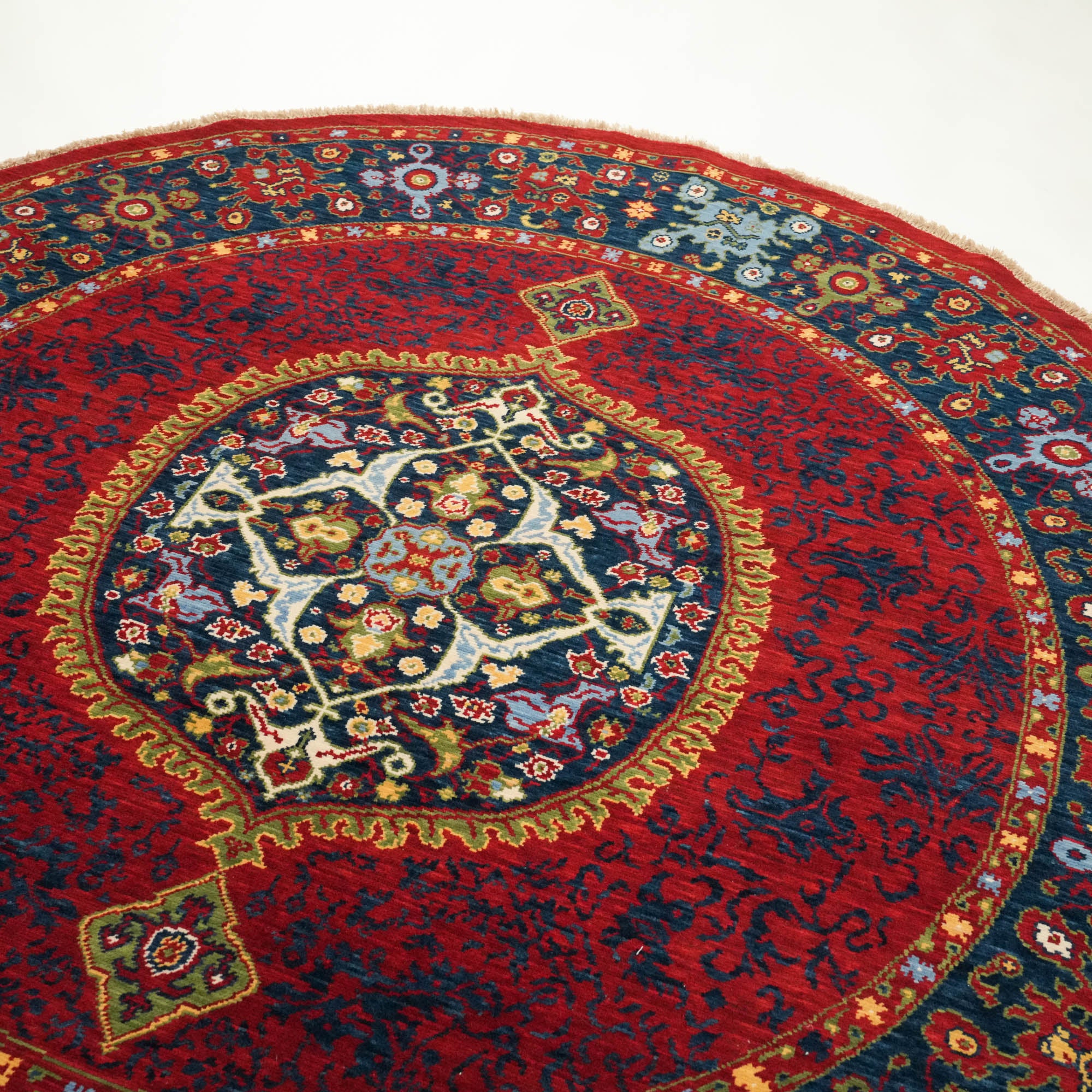 Tempus Serisi Madalyon Desenli Kırmızı Yuvarlak Yün Tezgah Dokuma Halı