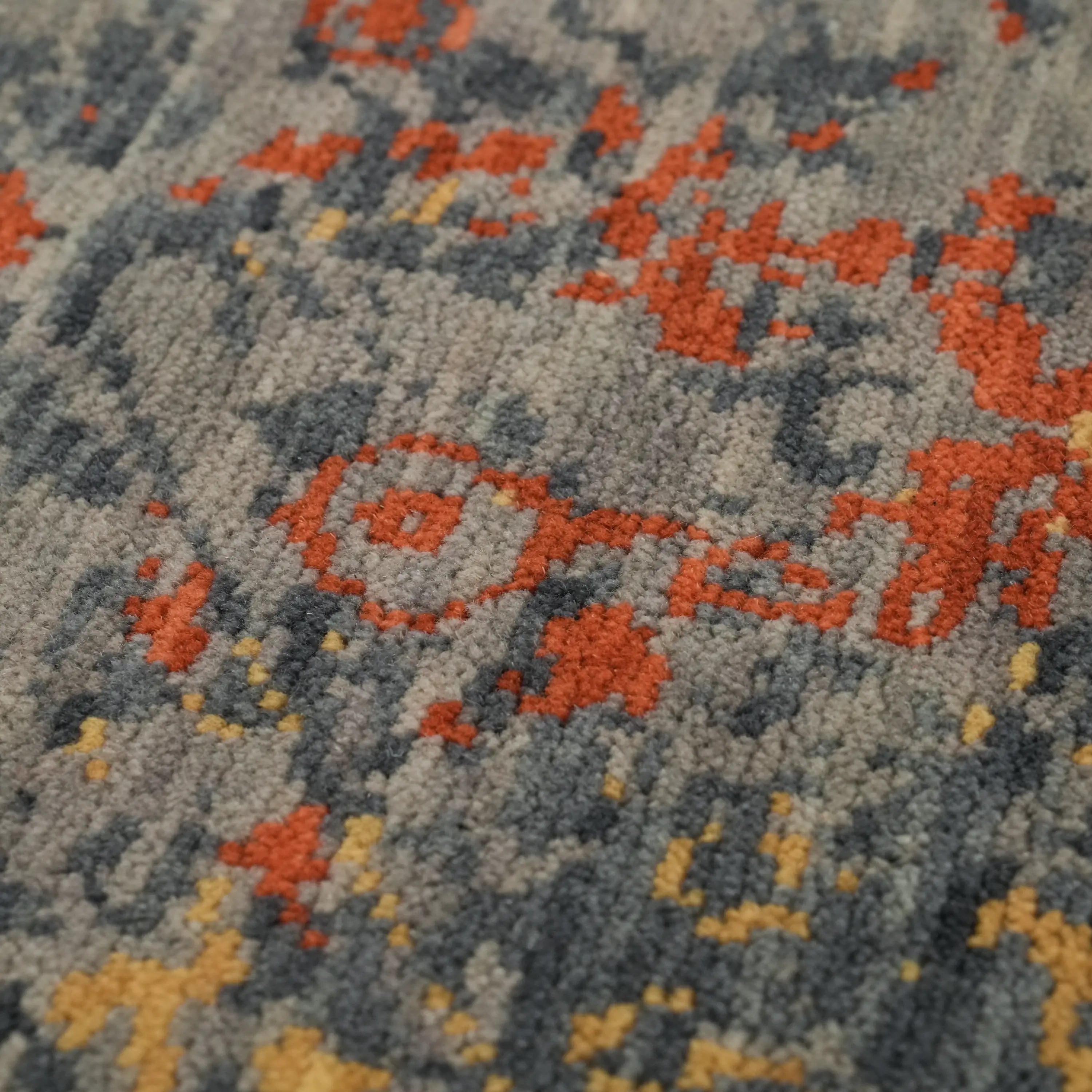 Tempus Series Vintage Patterned Wool Gray/Orange Round Special Loom Carpet