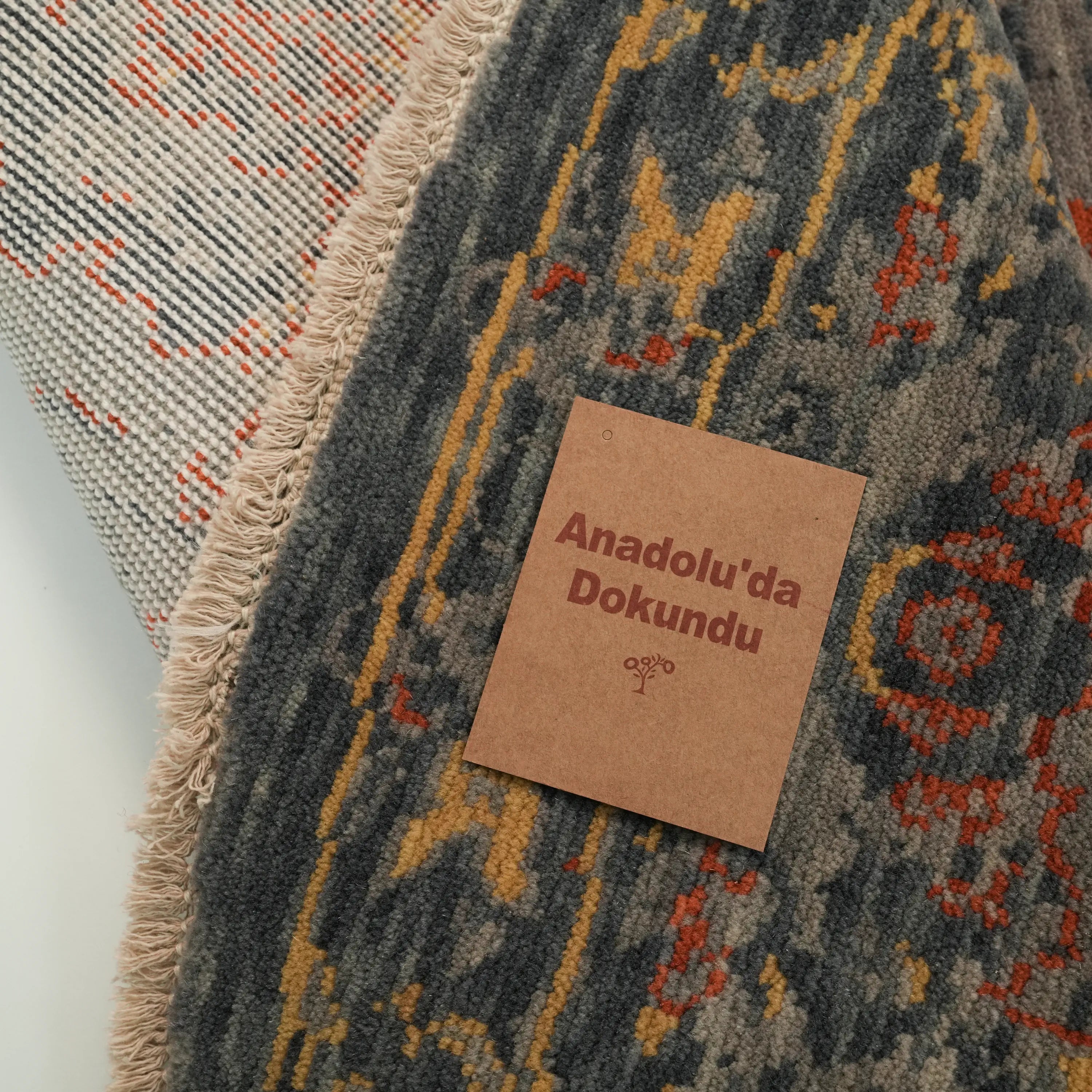 Tempus Series Vintage Patterned Wool Gray/Orange Round Special Loom Carpet