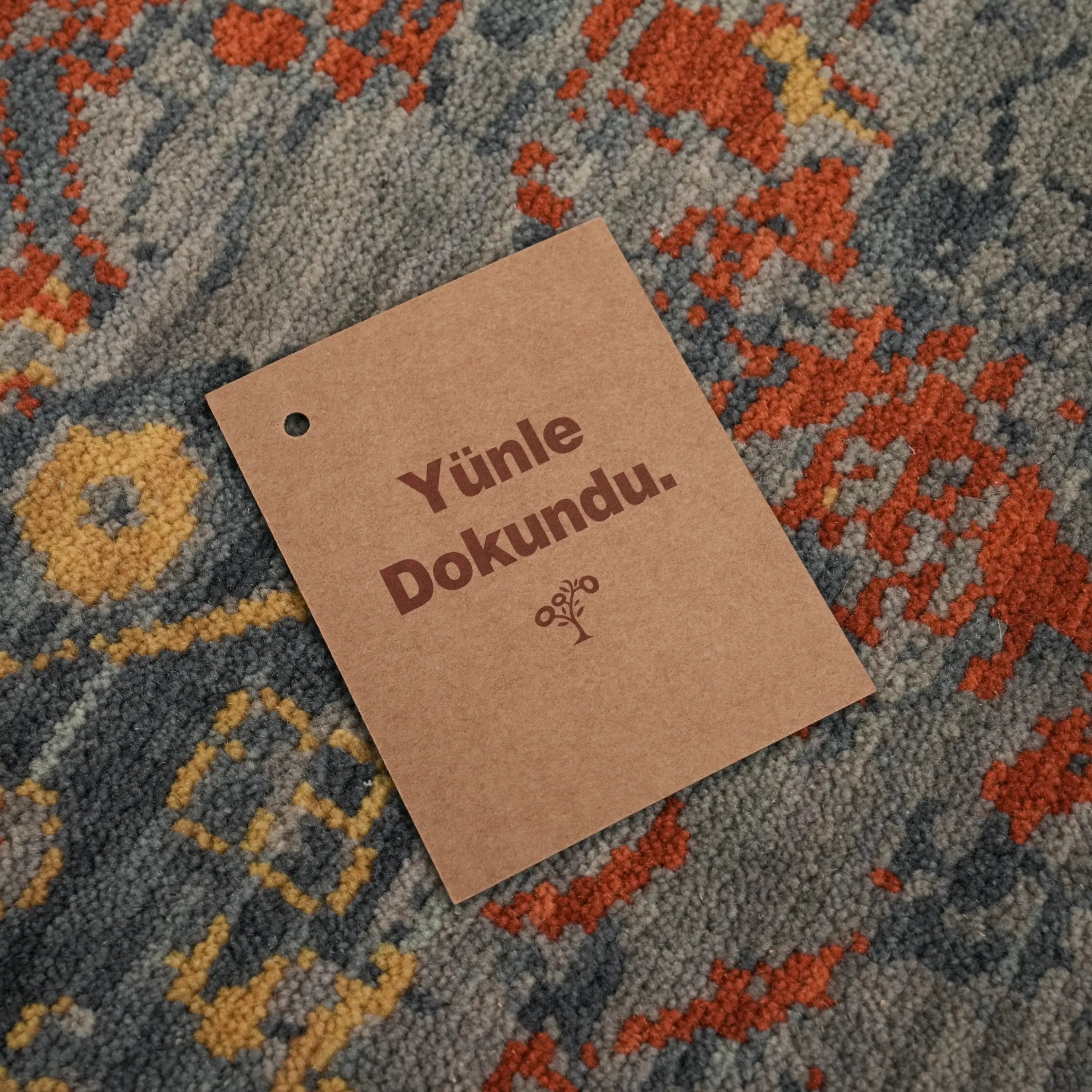 Tempus Series Vintage Patterned Wool Gray/Orange Round Special Loom Carpet