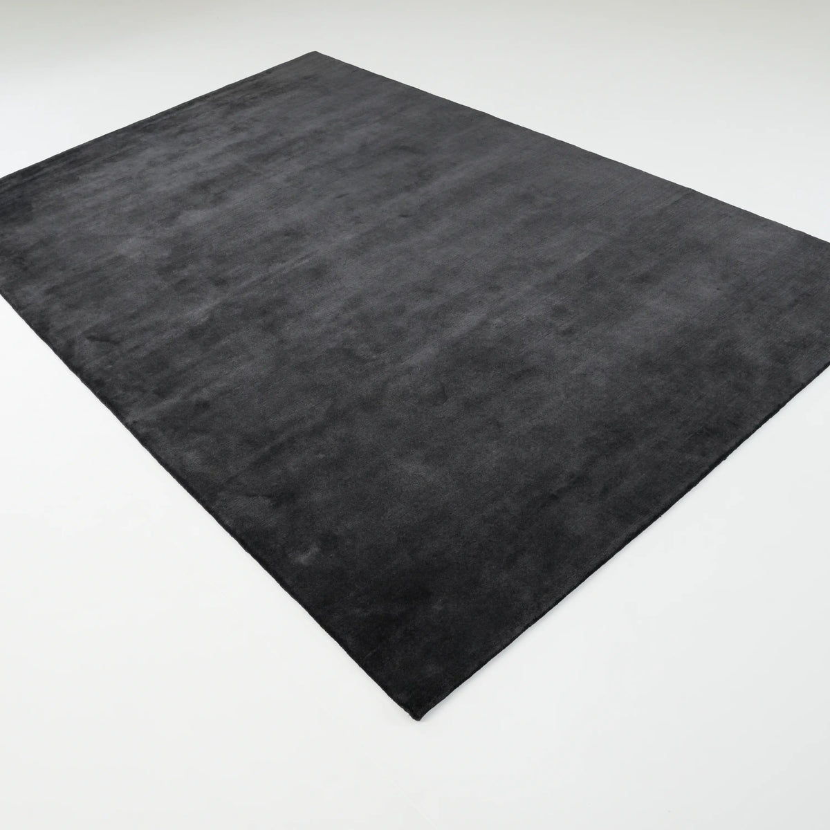 Tezgah Dokuma Sade Desenli %100 Yün Antrasit Halı, 140x200 – 250x350 cm — Halıcızade