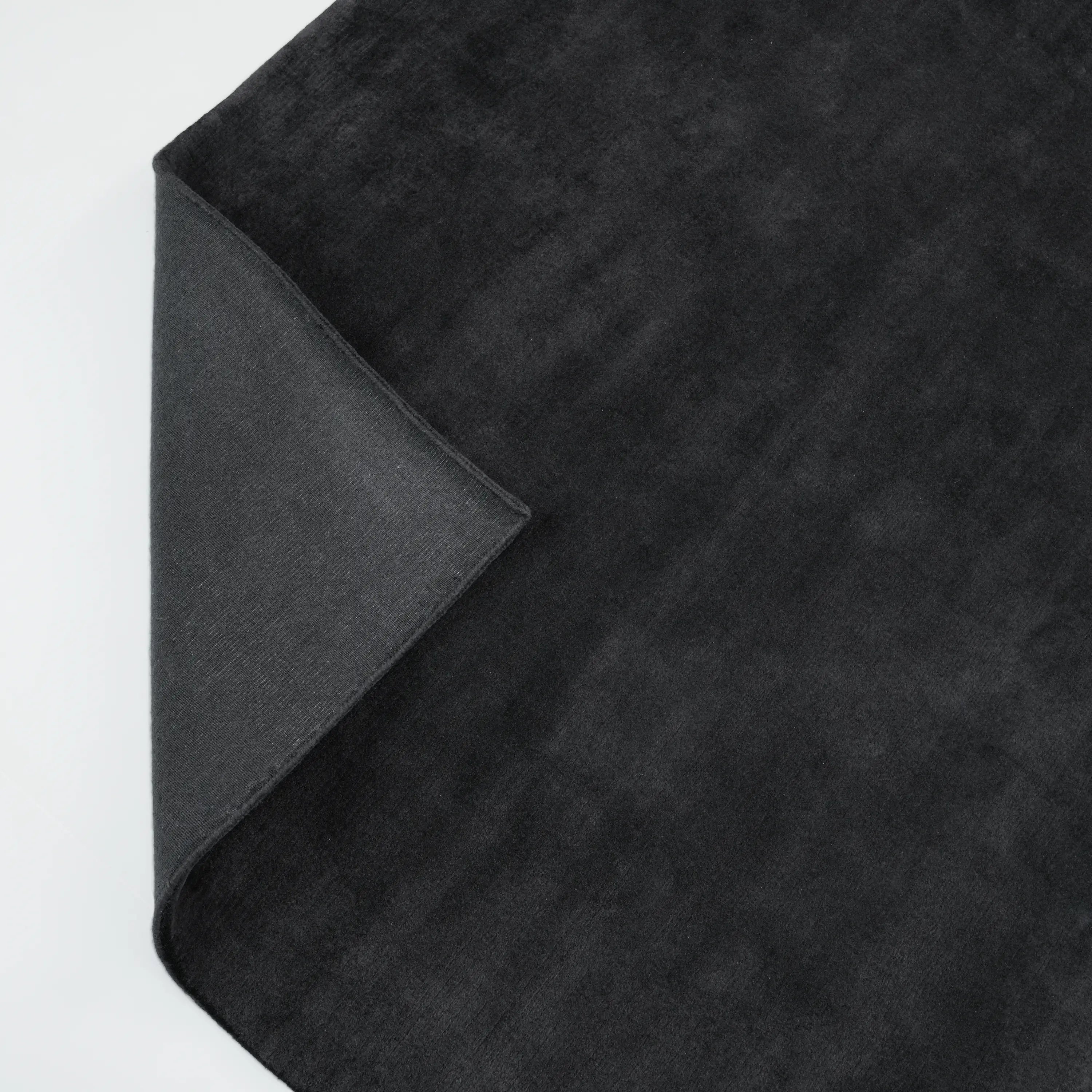 Hand Woven Plain Patterned Anthracite Carpet