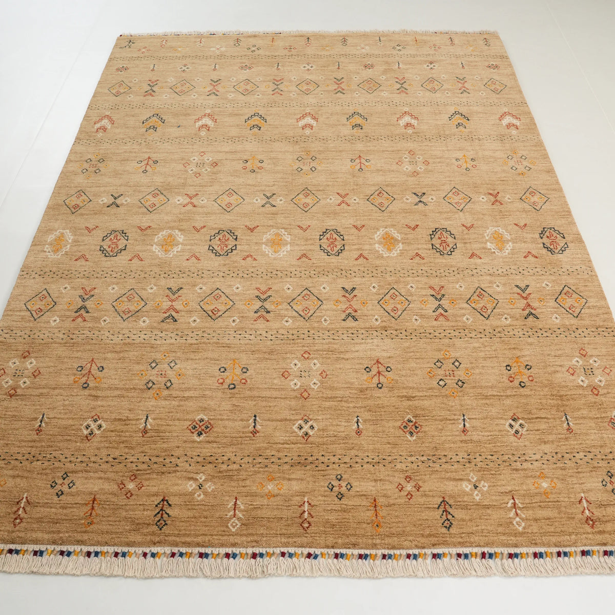Urkum Serisi Otantik Desenli Bej Yün Tezgah Dokuma Halı — 60x90, 90x150, 120x180, 90x300 cm