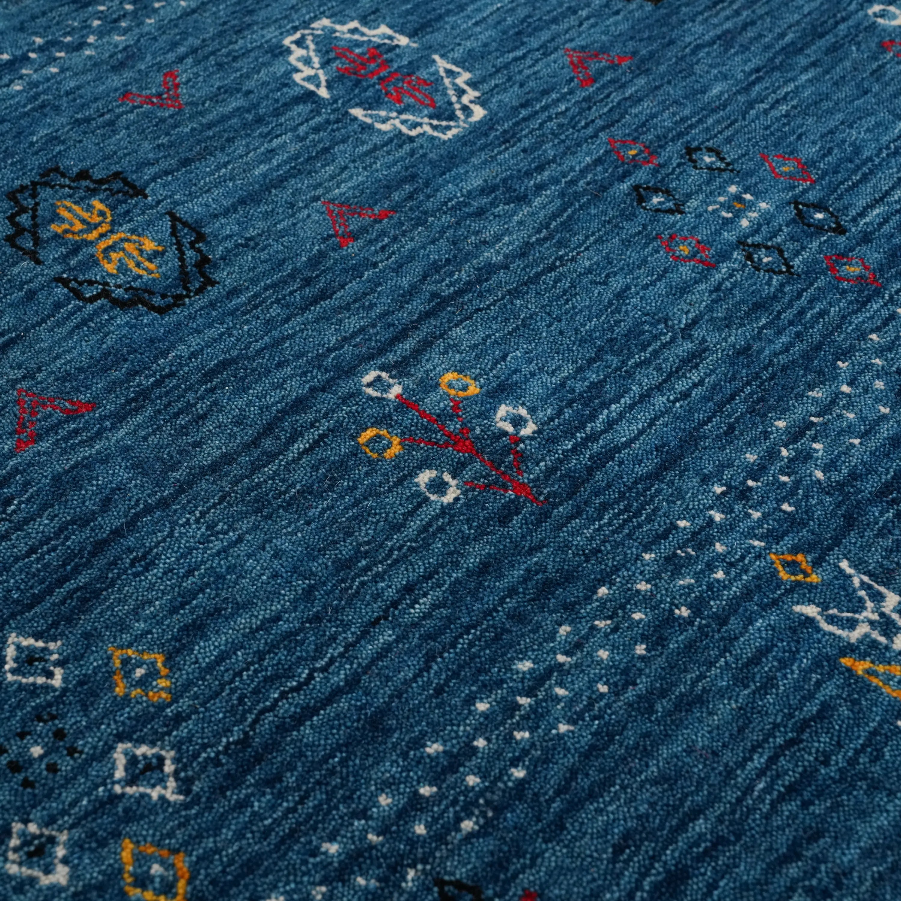 Urkum Serisi Otantik Desenli Mavi Yün Tezgah Dokuma Yuvarlak Halı