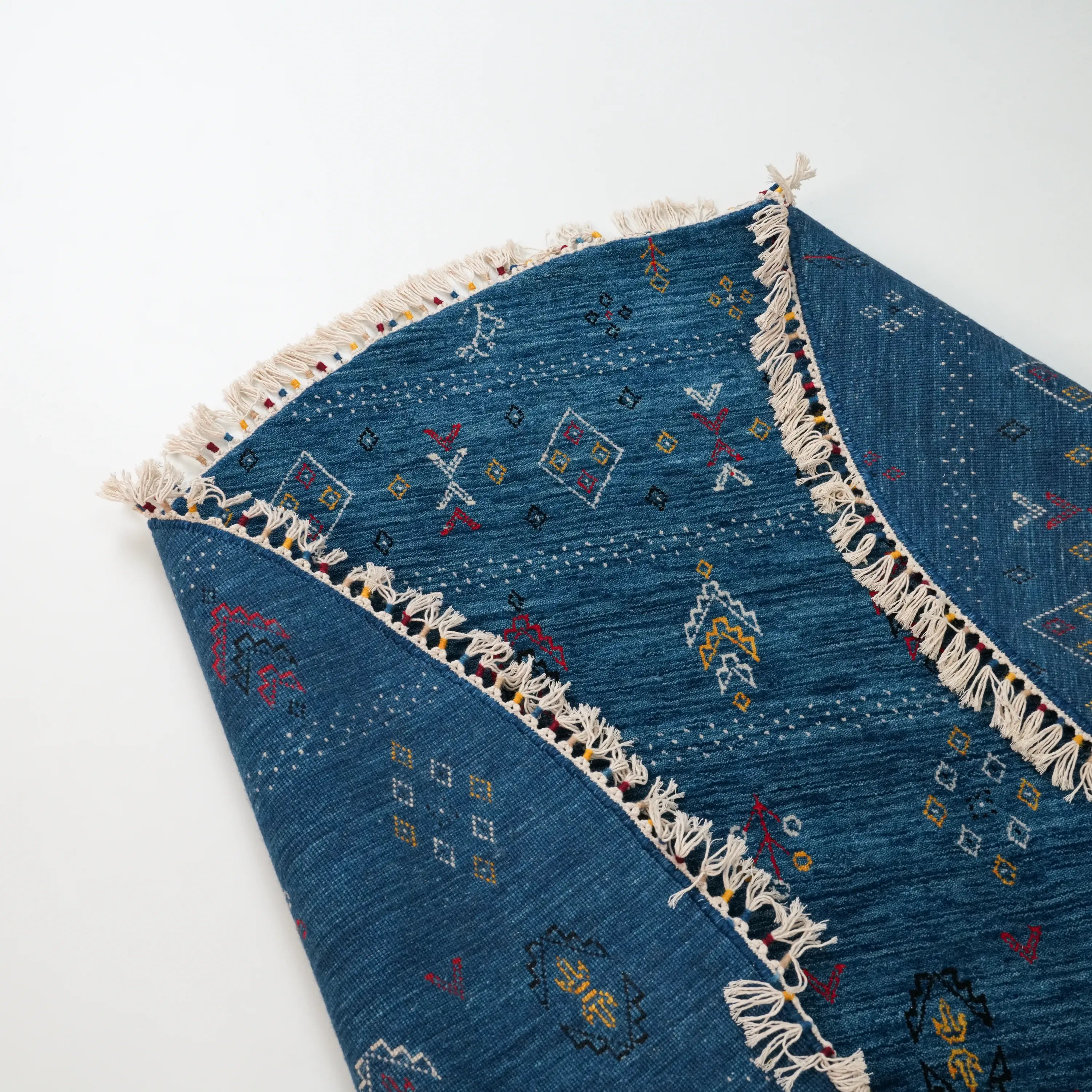 Urkum Serisi Otantik Desenli Mavi Yün Tezgah Dokuma Yuvarlak Halı