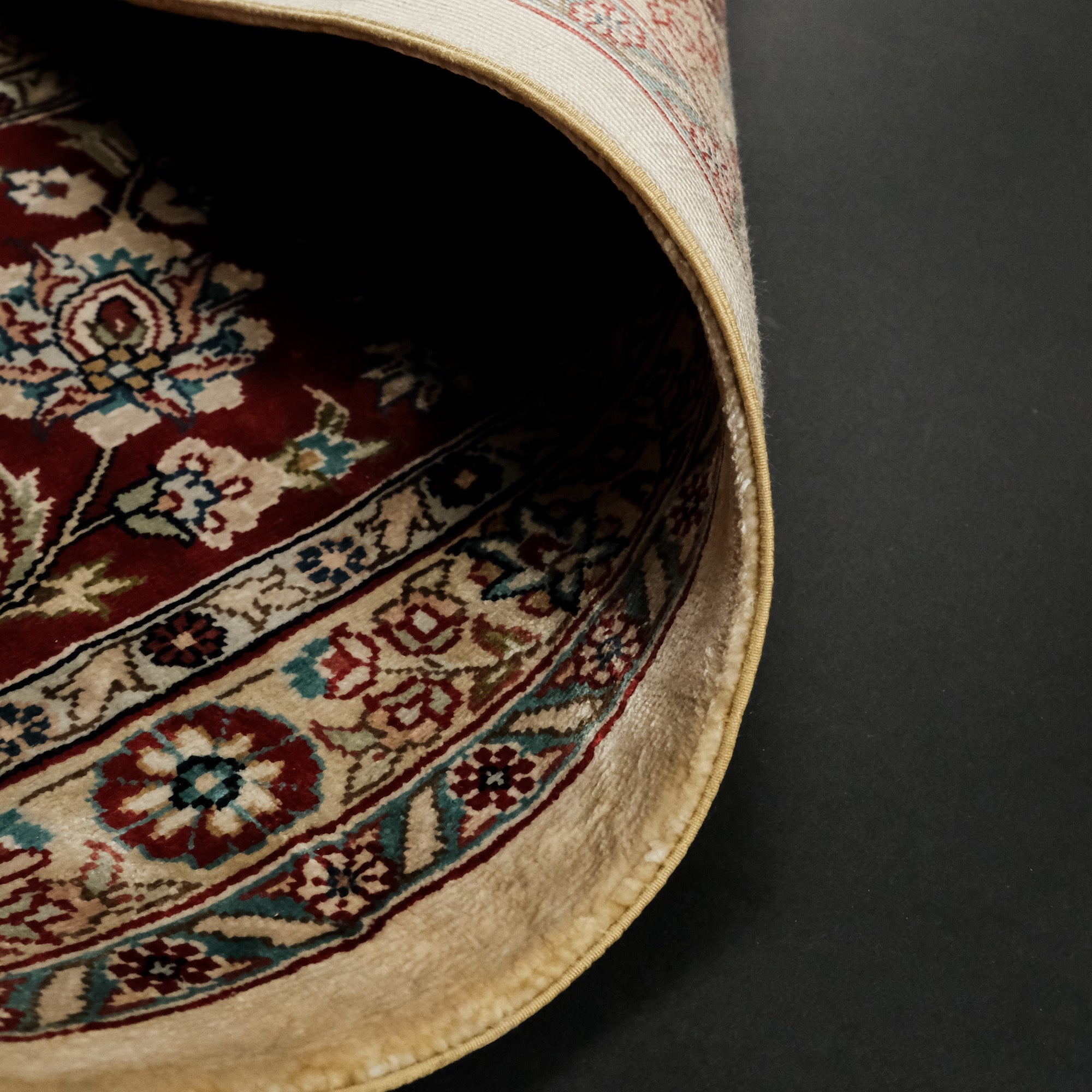Uşak Frame Patterned Hand Woven Cream Silk Carpet